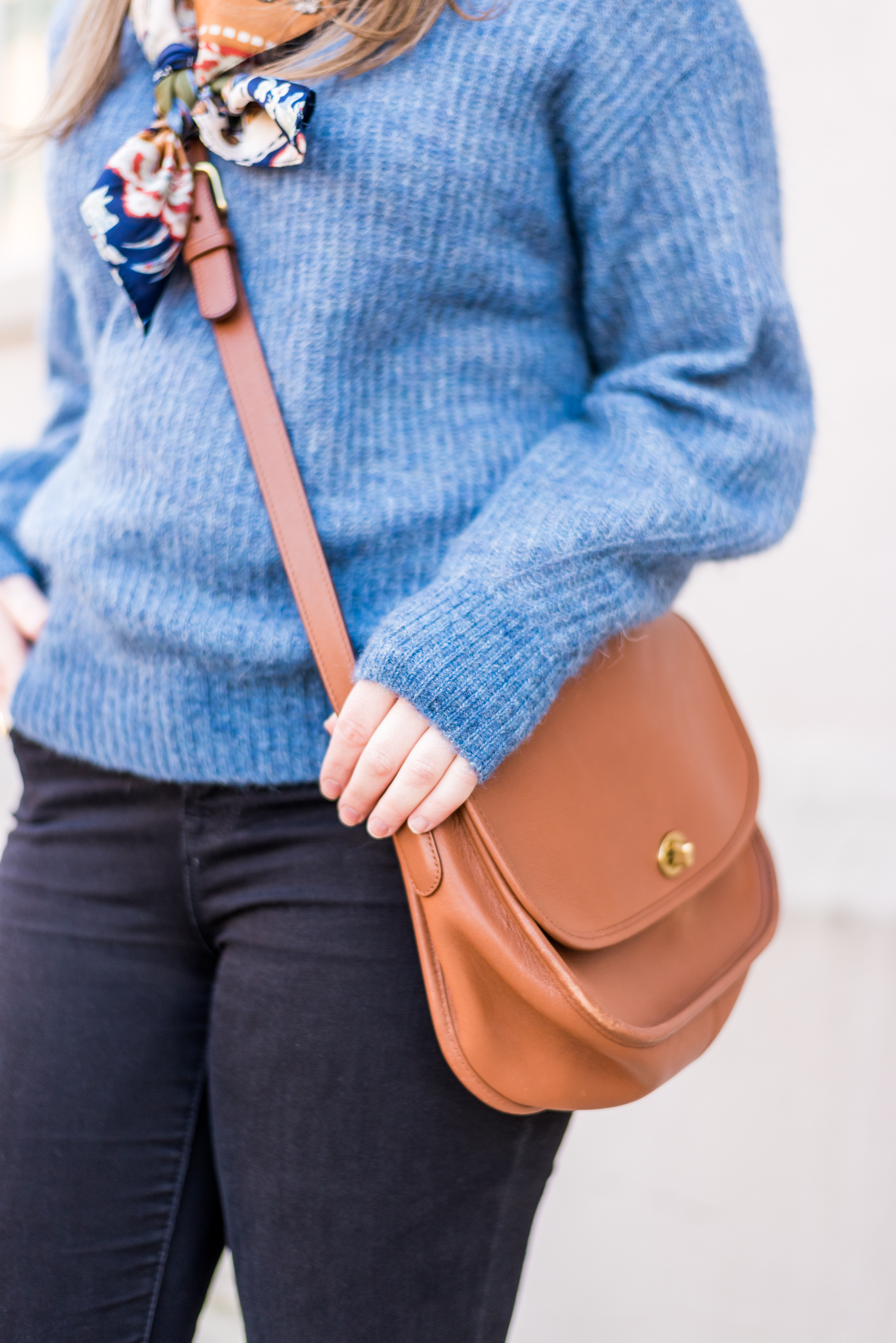 DC woman blogger wearing Everlane The Oversized Alpaca Crew