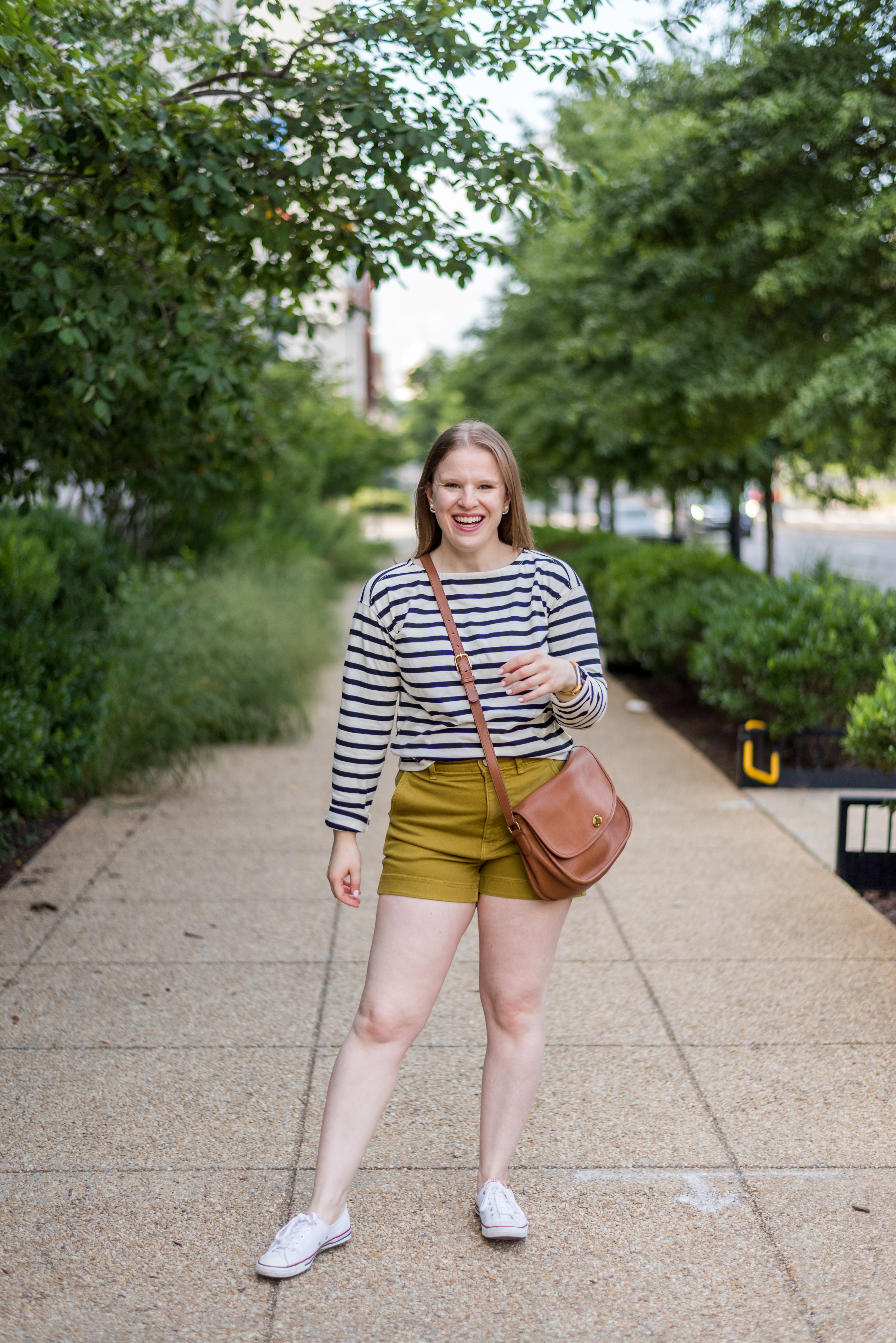 woman blogger wearing Chuck Taylor sneakers with shorts