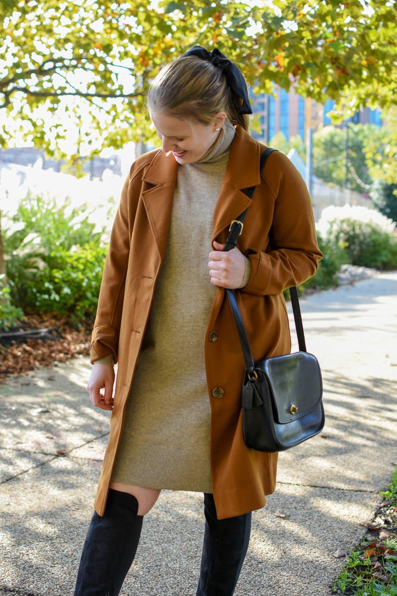 woman blogger wearing Everlane coat and turtleneck dress