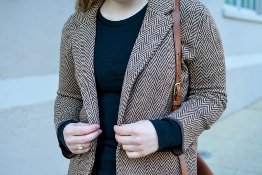 woman blogger wearing J.Crew Sweater Blazer in Chevron | Four Fall Blazer Outfit Ideas