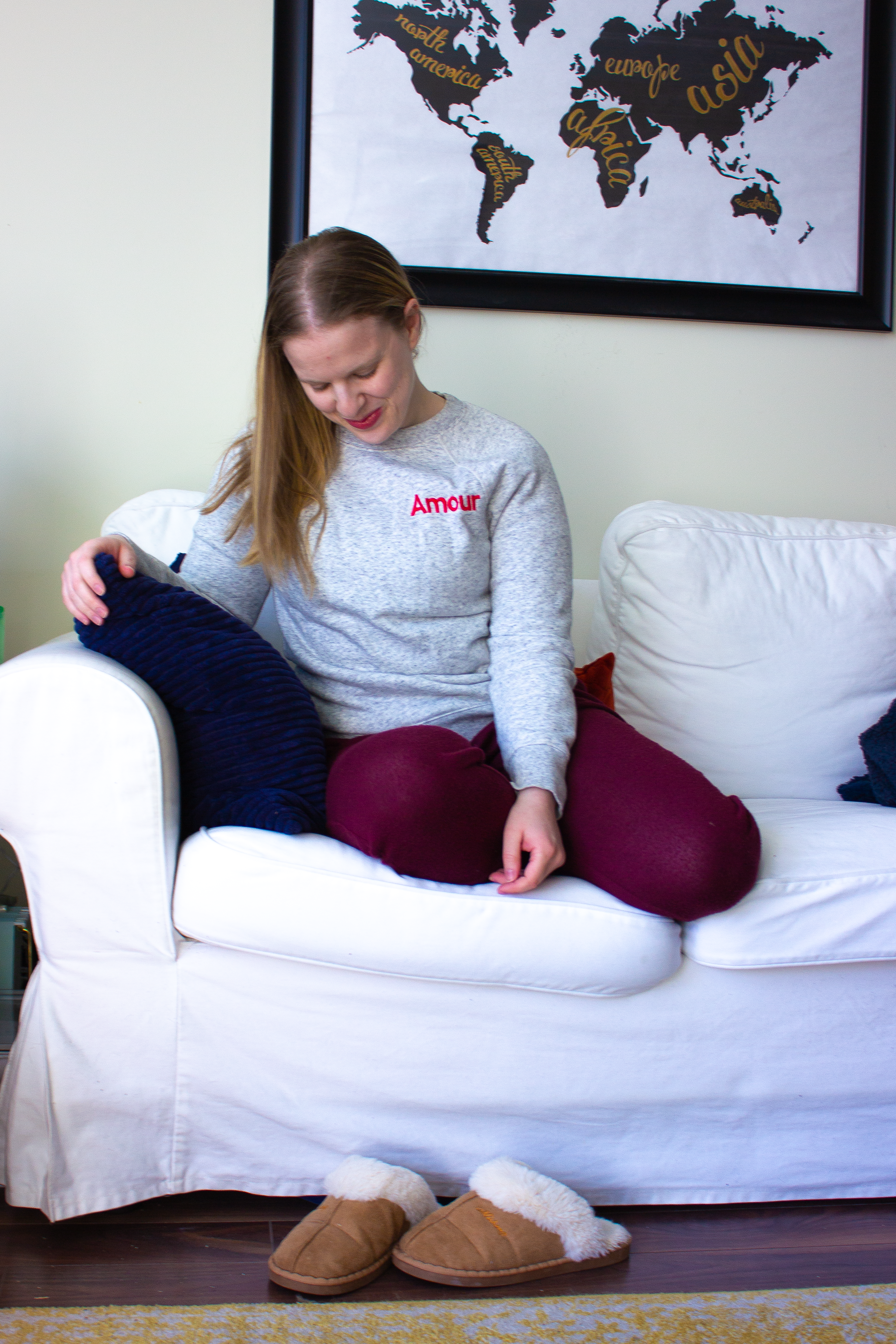 woman blogger on couch in comfy valentine's day outfit