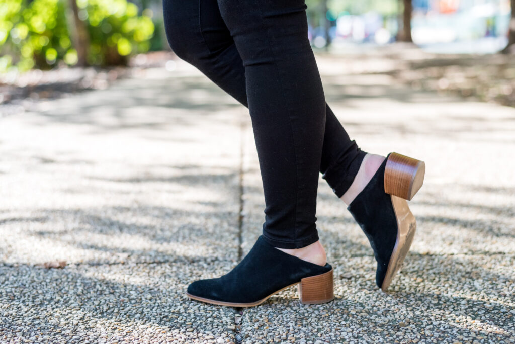 women wearing everlane black mules