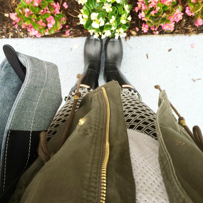 hunter, everlane, rainboots, old navy pixie pants, white sweater