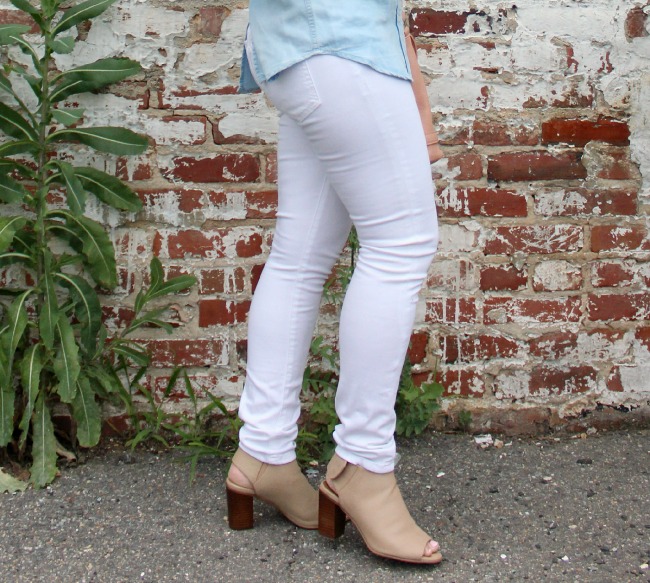 sleeveless chambray, target does it again, white denim, white jeans, peep toe booties, ray-ban, sunglasses, corssbody bag