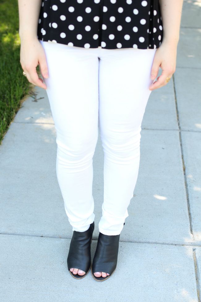 madewell trapeze, polka dot top, white jeans, white denim, joe's jeans, rayban sunglasses, peep toe