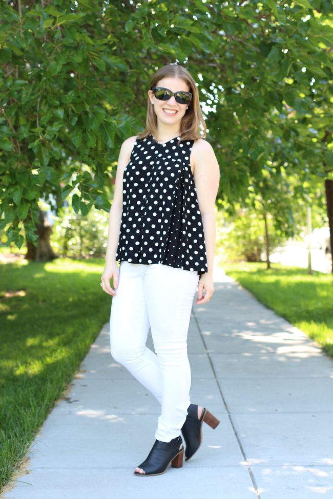 madewell trapeze, polka dot top, white jeans, white denim, joe's jeans, rayban sunglasses, peep toe