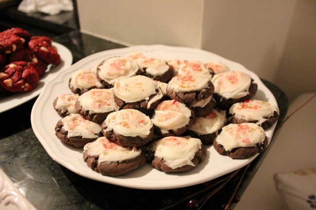 holiday party, money saving tips, save during the holidays, peppermint chocolate chip cookies, holiday party cookies