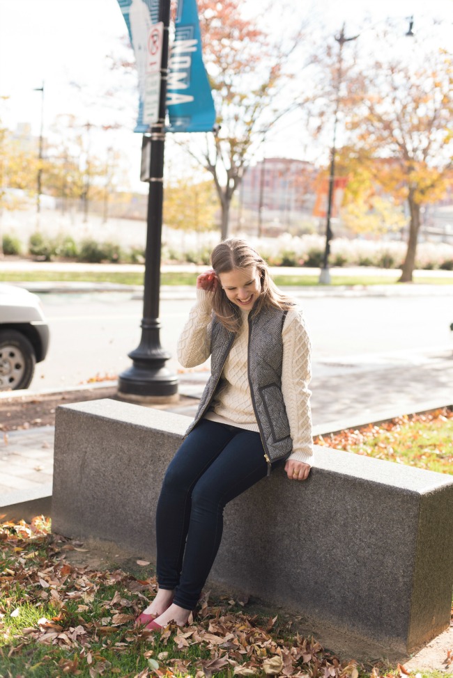 DC woman blogger wearing casual thanksgiving outfit