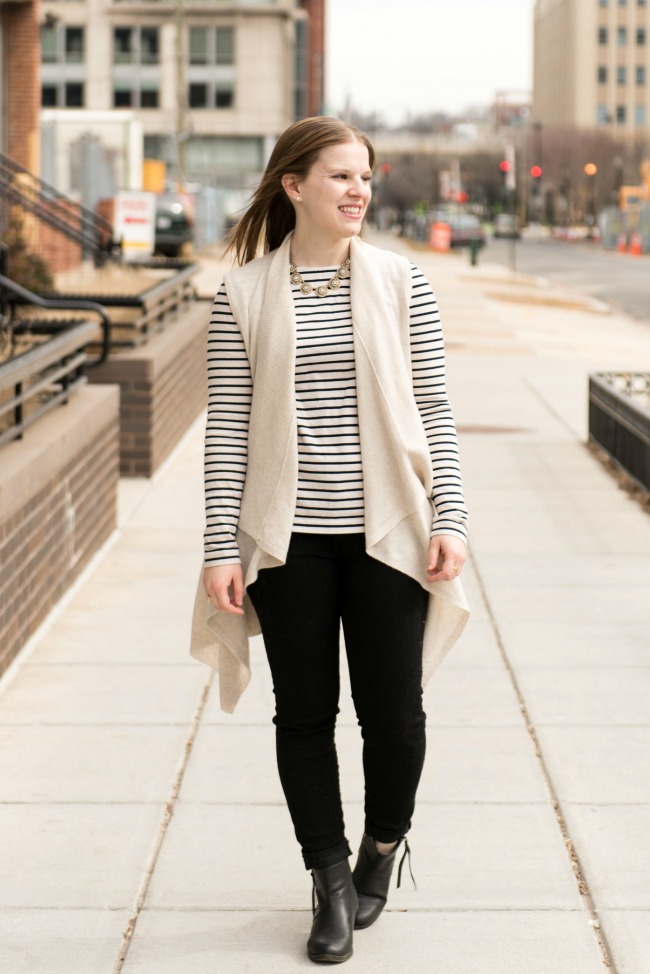 DC woman blogger wearing Loft Plus pocket sweater vest