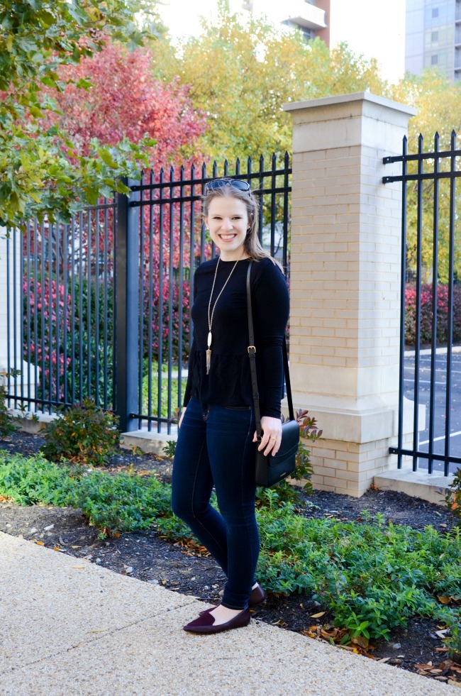 DC woman blogger wearing casual thanksgiving outfit