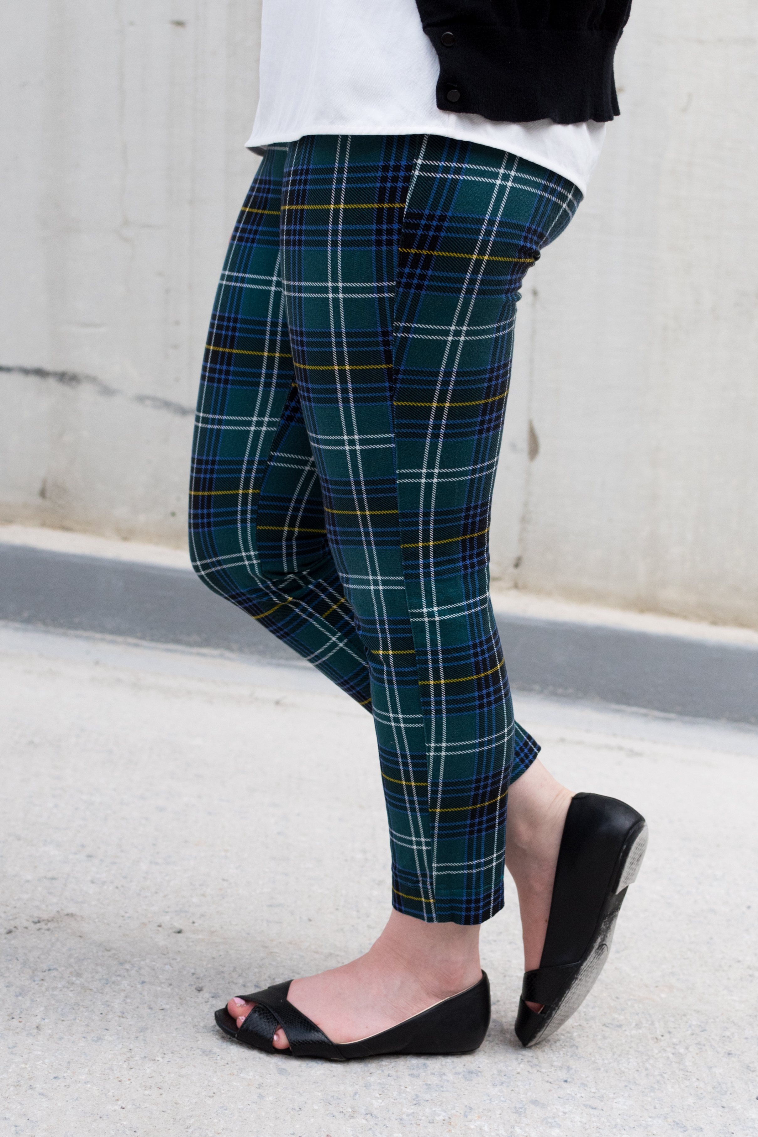 The Summer to Fall Transition | Something Good, @danaerinw , plaid pants, old navy plaid pants, women's fashion