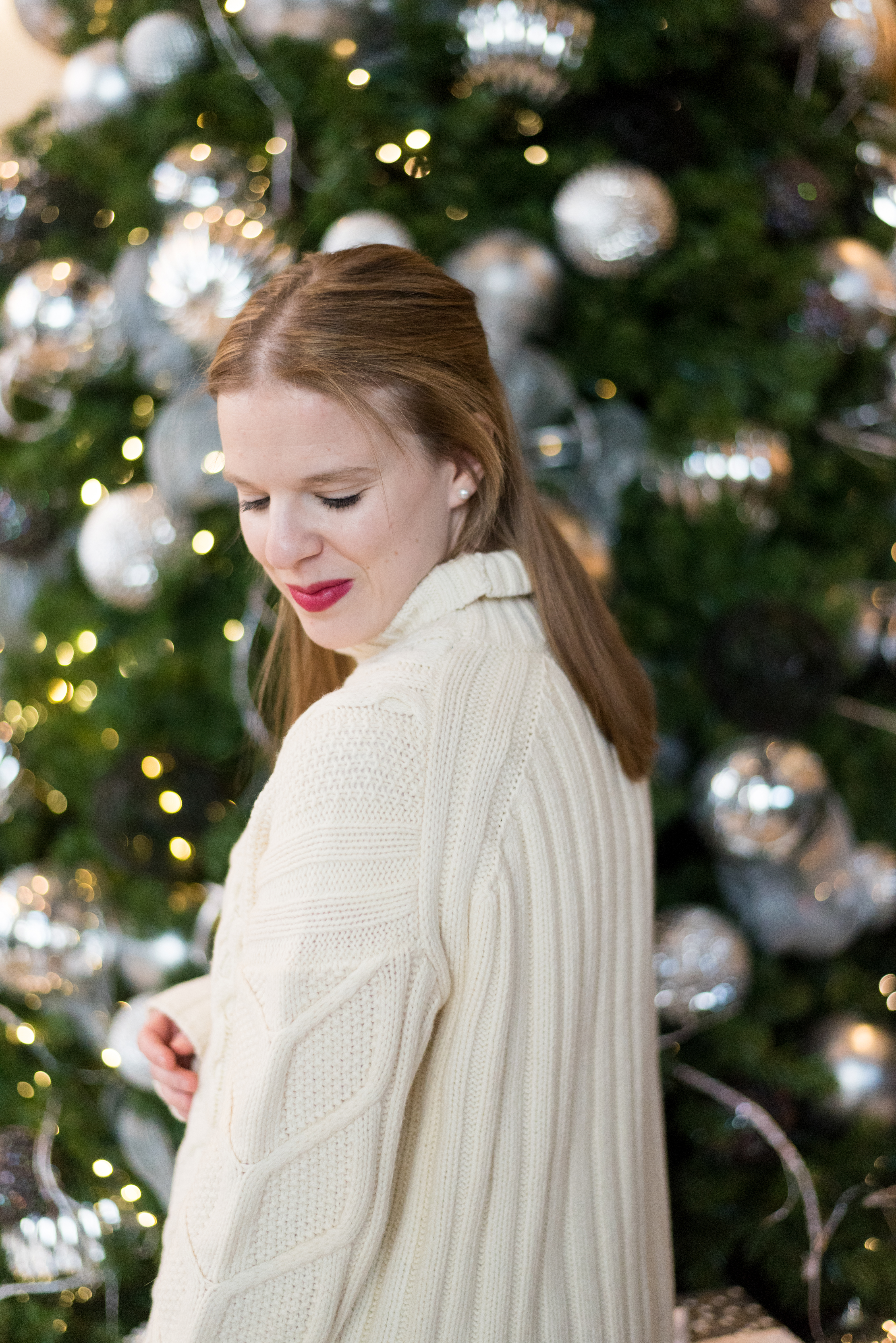 What to Wear to a Casual New Years Eve | Something Good, @danaerinw , red lip, cable knit sweater