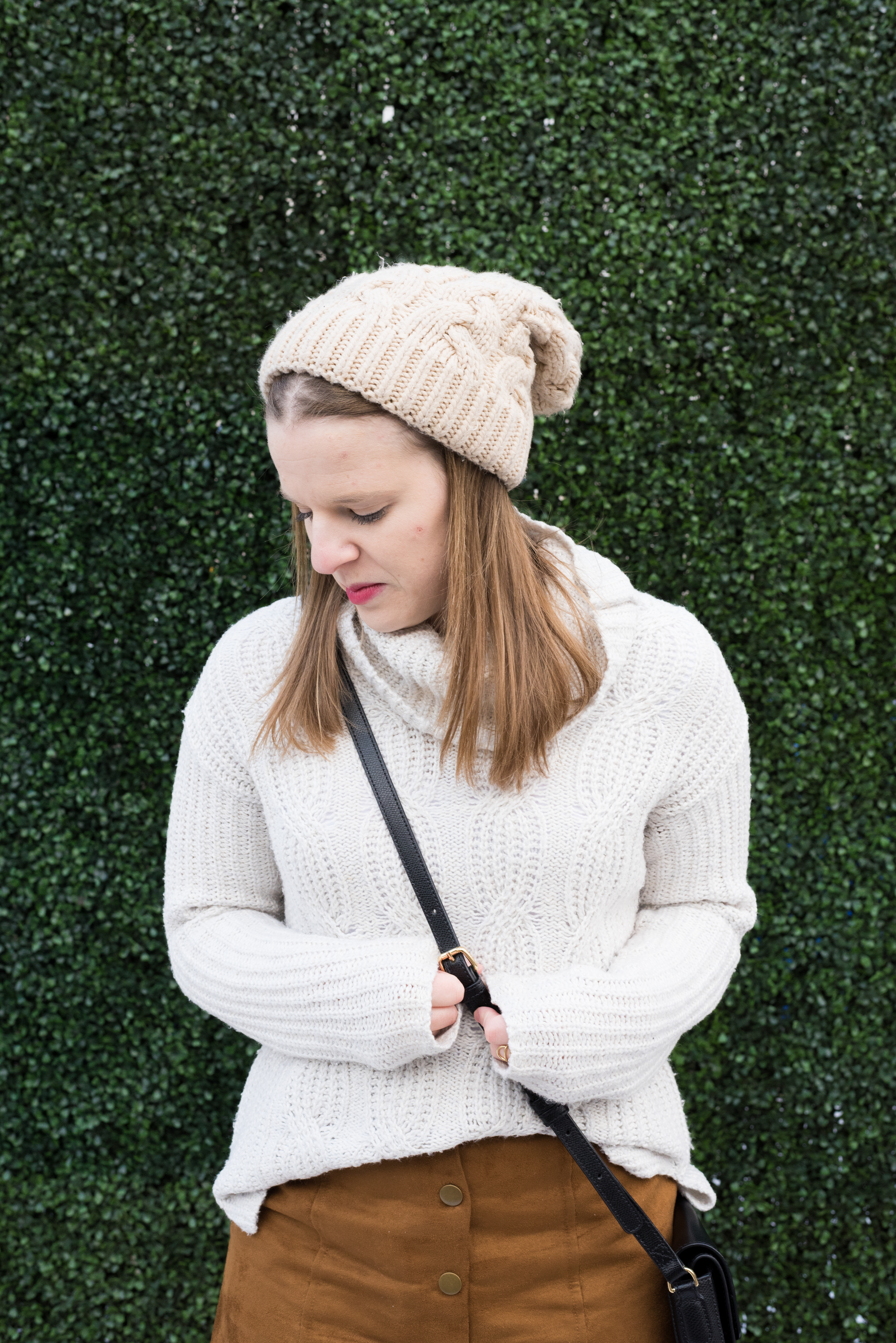 The Podcasts You Need to Listen to in 2018 | Something Good, @danaerinw, cable knit sweater, white cable knit sweater, cable knit hat, knit beanie, sweater