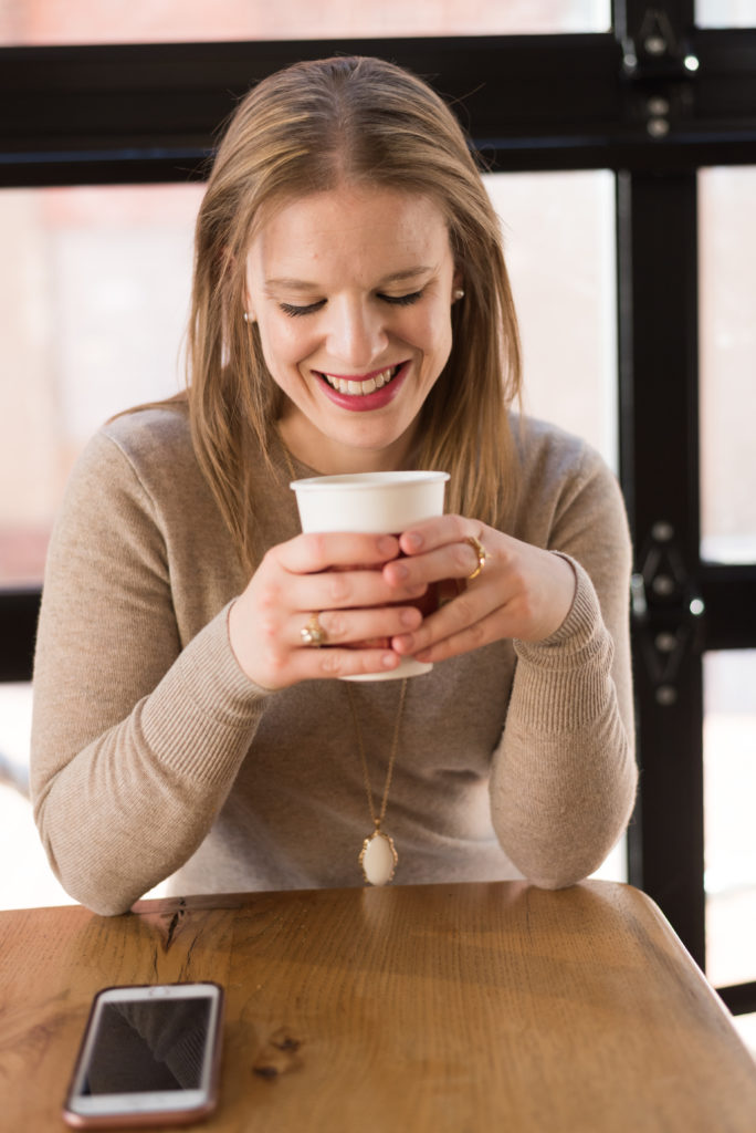 DC woman blogger wearing Everlane Cashmere Sweater