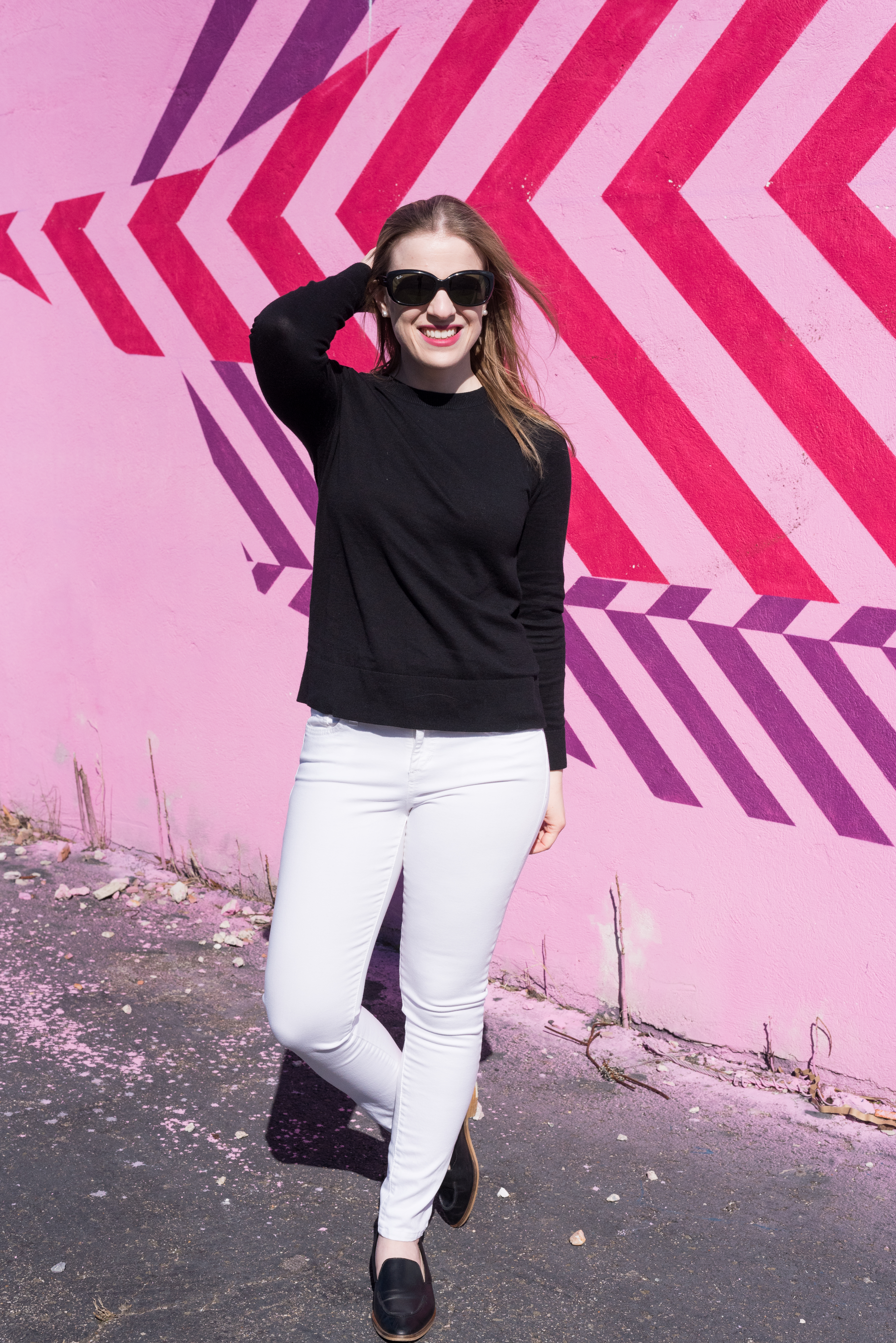 DC woman blogger wearing Aeo AE Denim X jegging and black sweater