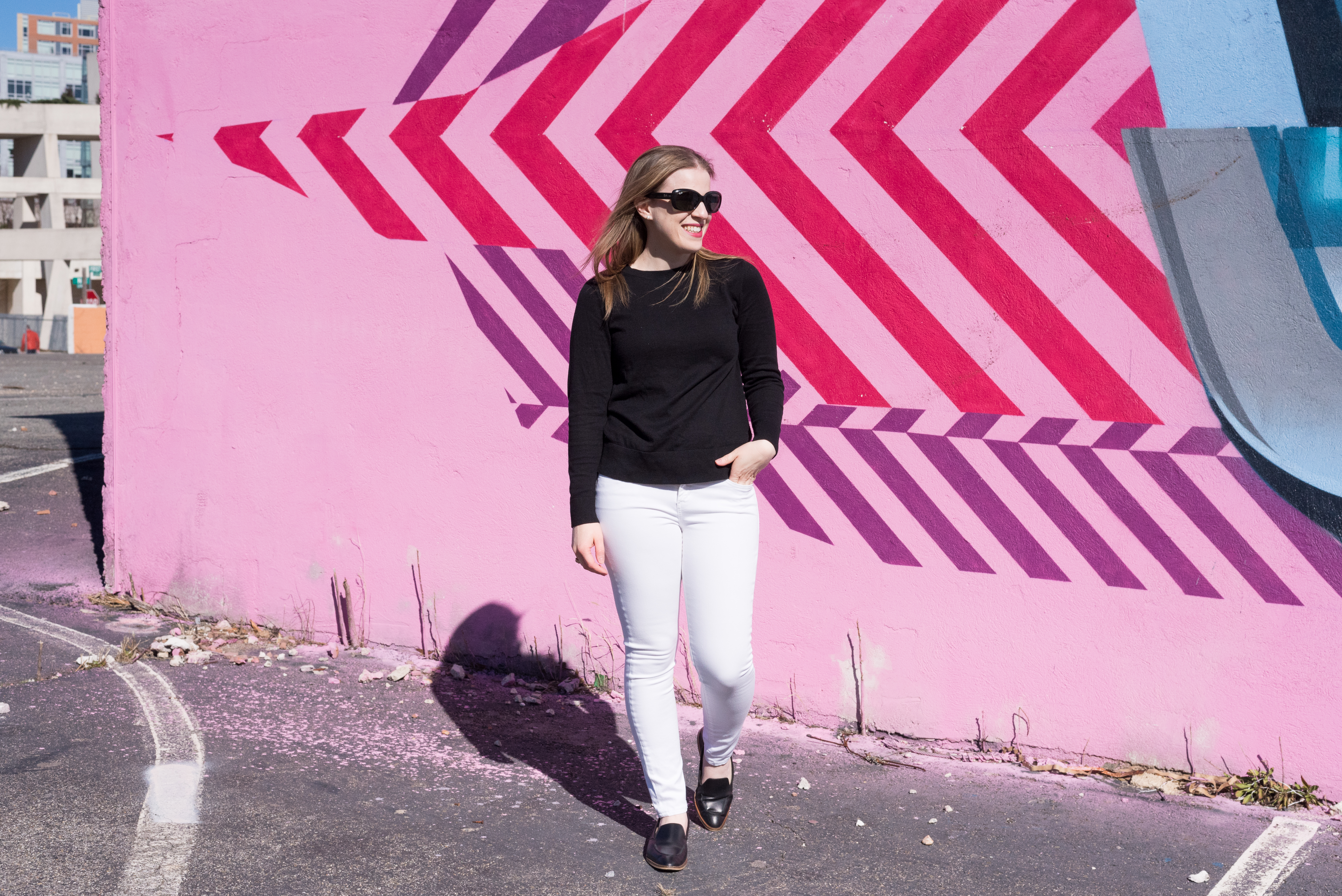 style blogger fashion woman wearing Sweater Halogen Bow Back washington white jeans rayban
