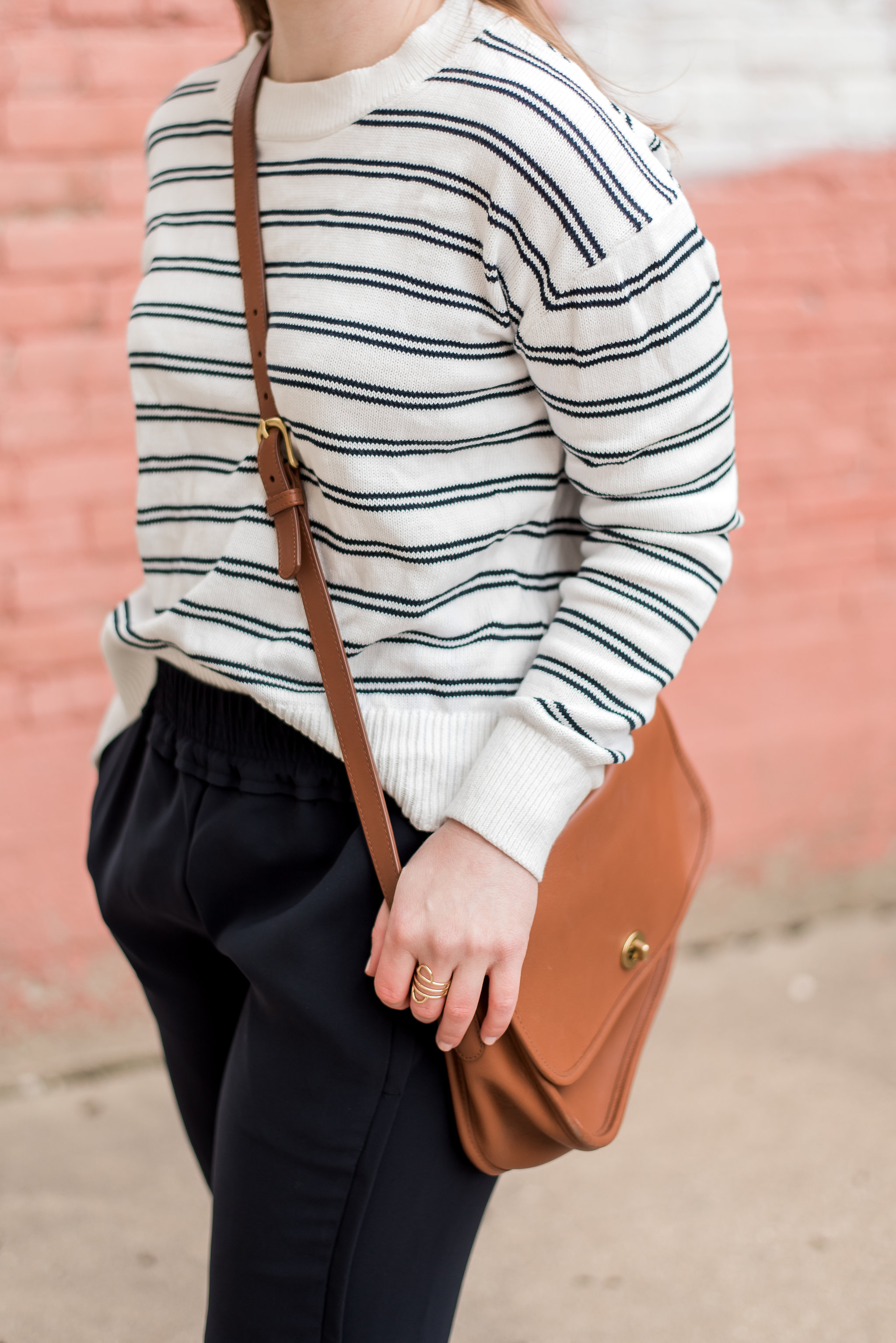 woman style blogger wearing Everlane Long-Sleeve Crew sweater