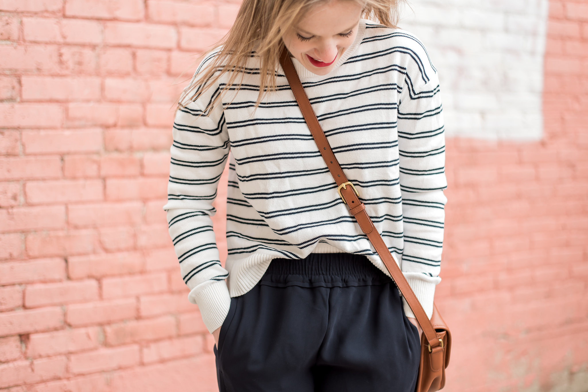 woman style blogger wearing Everlane long-sleeve crew