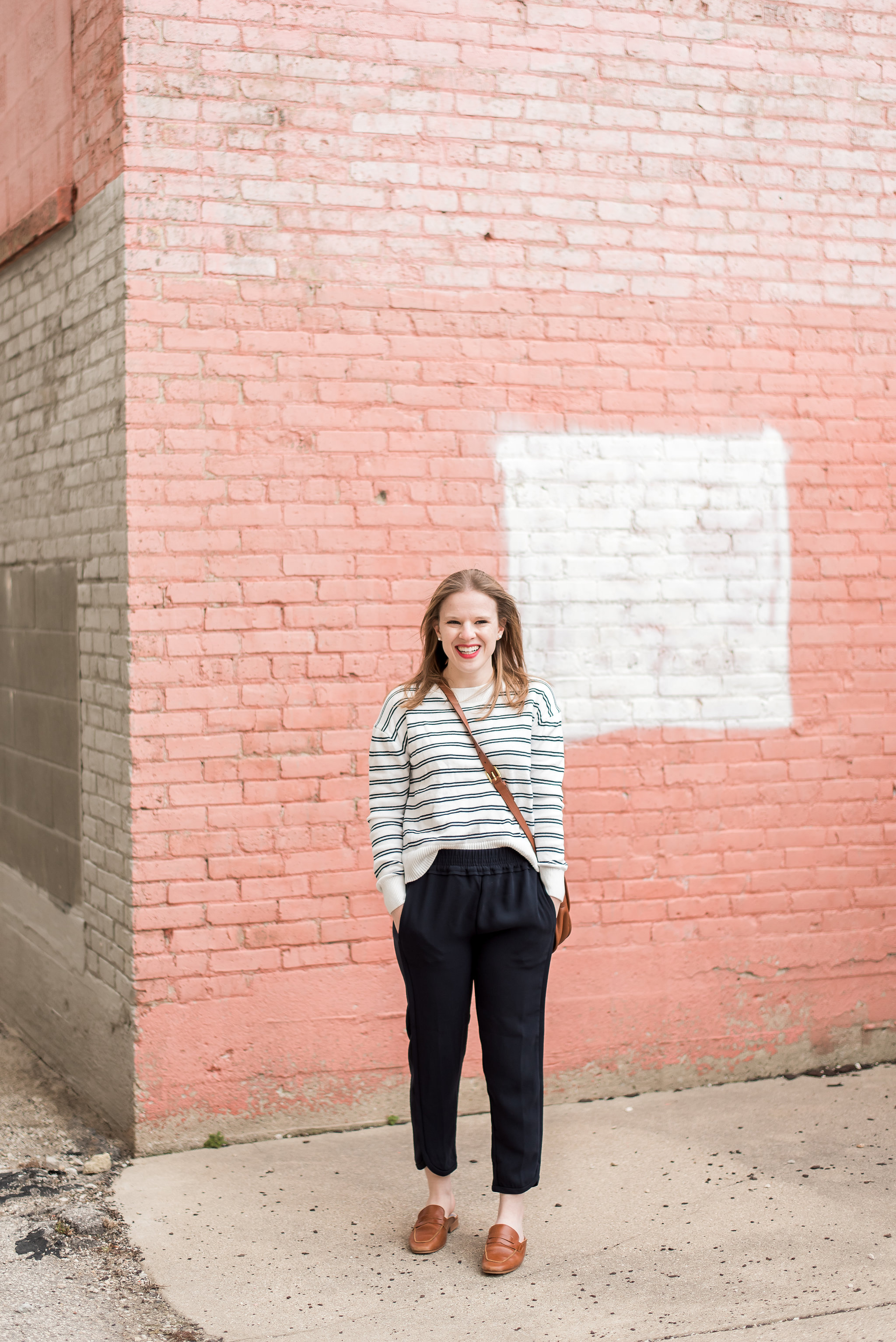 woman style blogger wearing J Crew Women's Joggers Reese pants