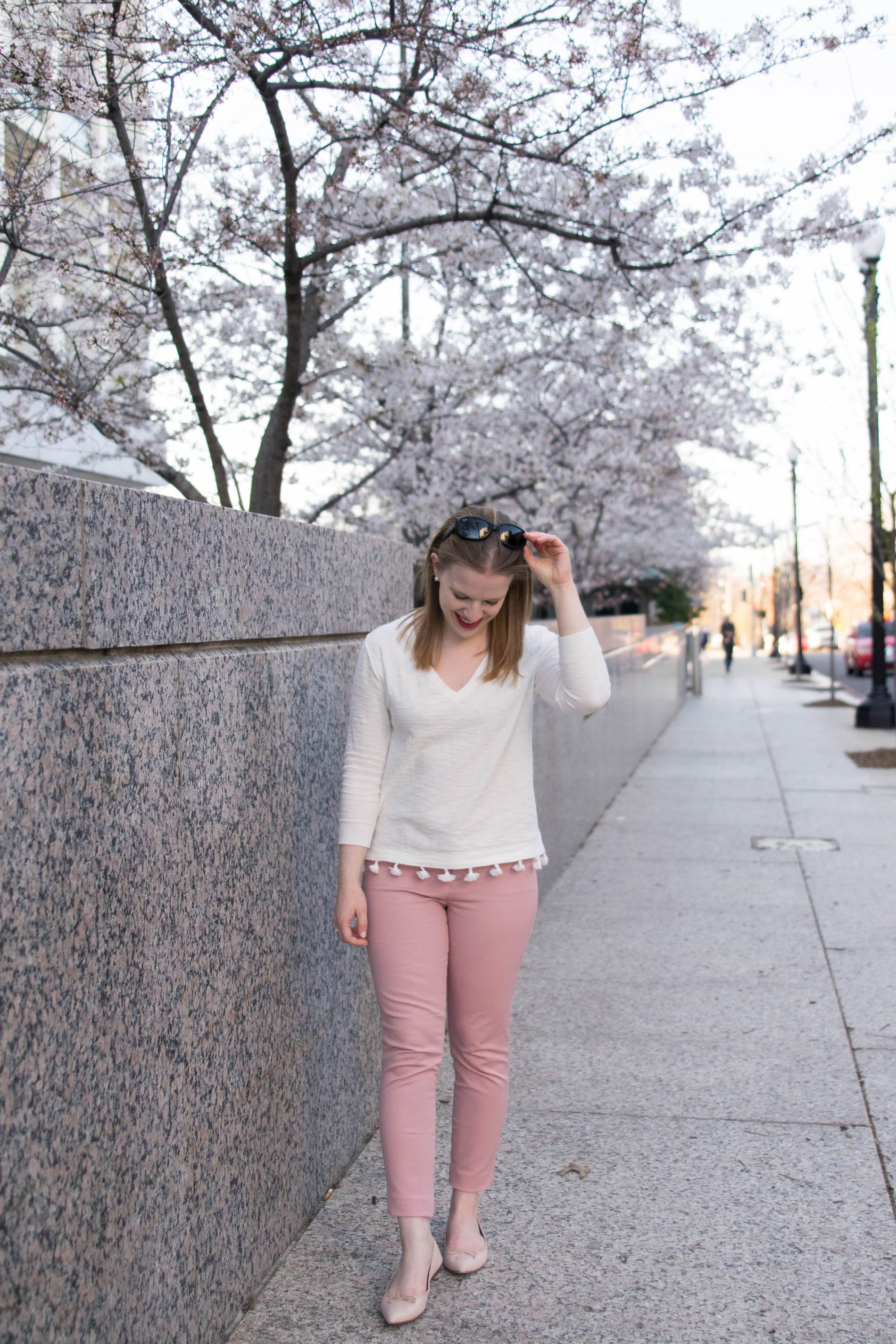 dc woman style blogger wearing Old Navy Mid-Rise Pixie Pants