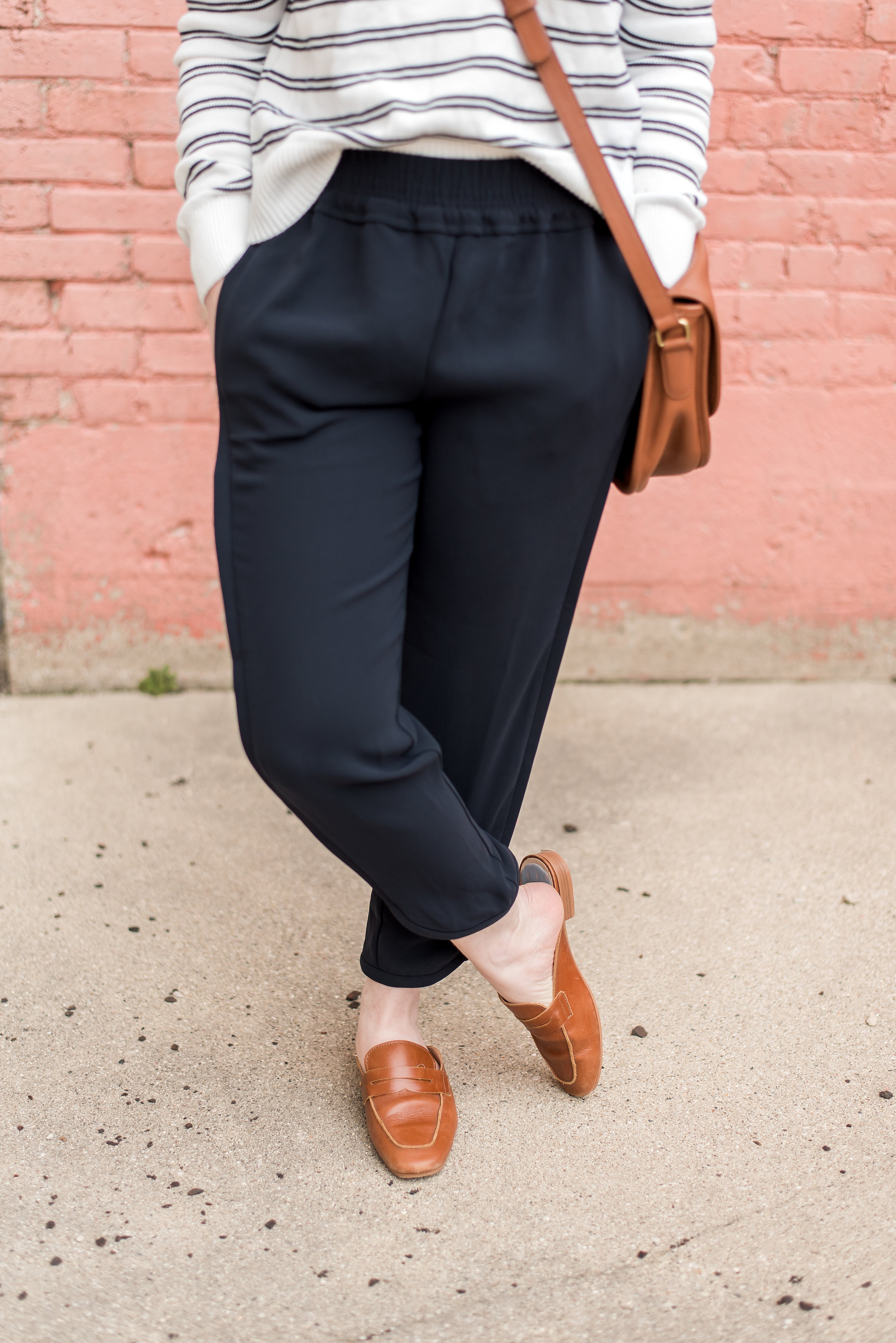 woman style blogger wearing Reese pants joggers J Crew