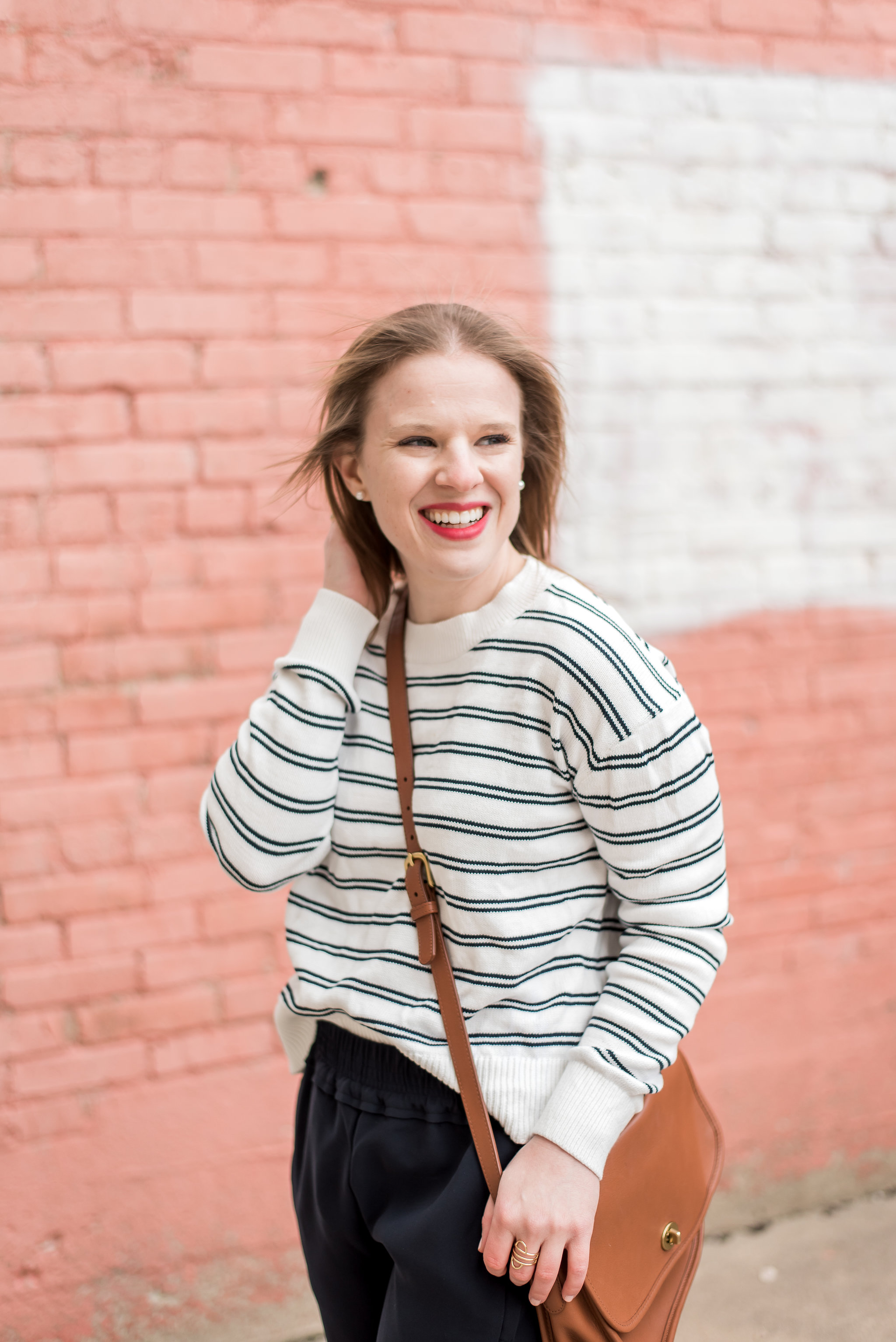 woman fashion blogger wearing The Cotton Everlane crew long-sleeve