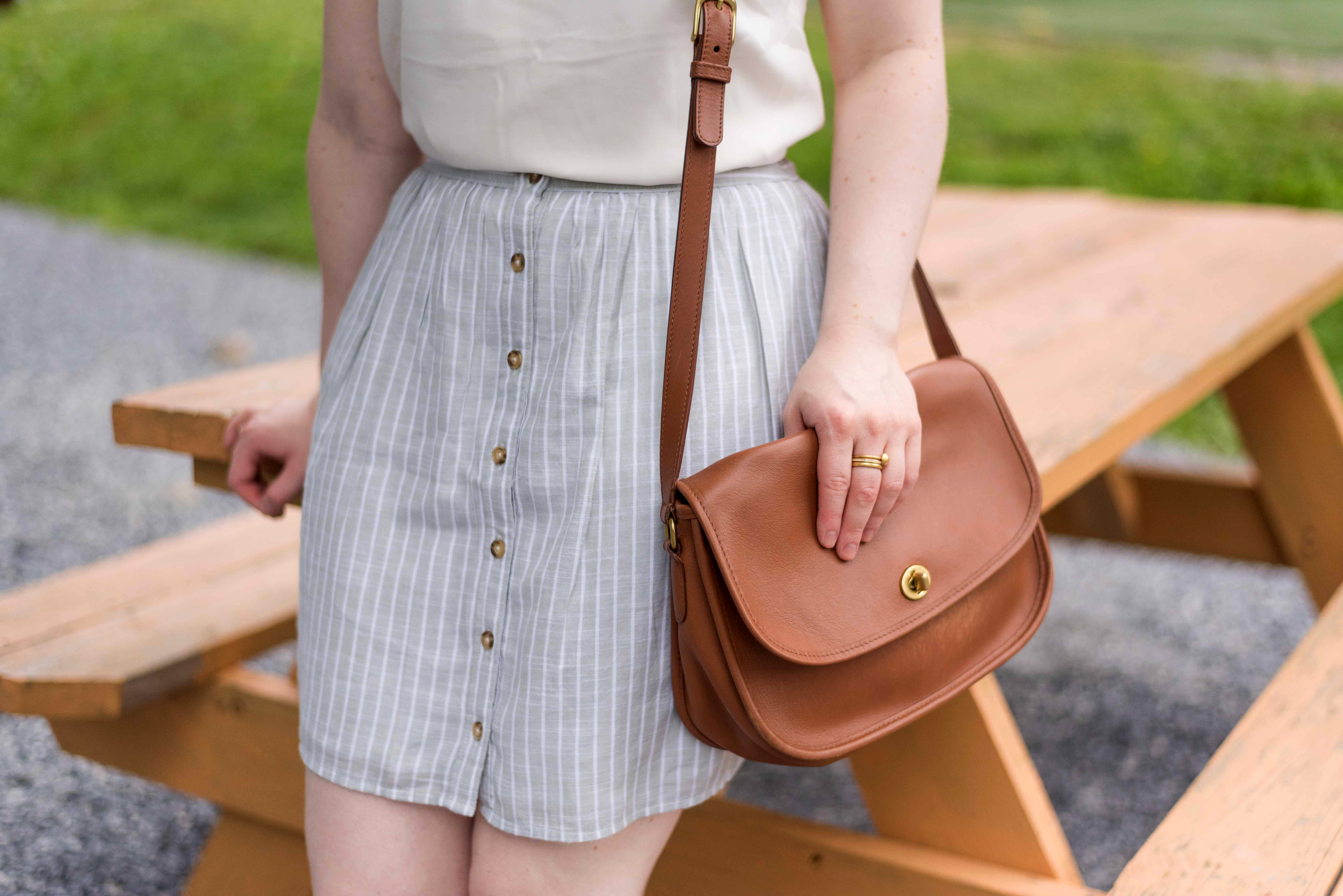 DC woman blogger wearing Abercrombie & Fitch button-front mini skirt