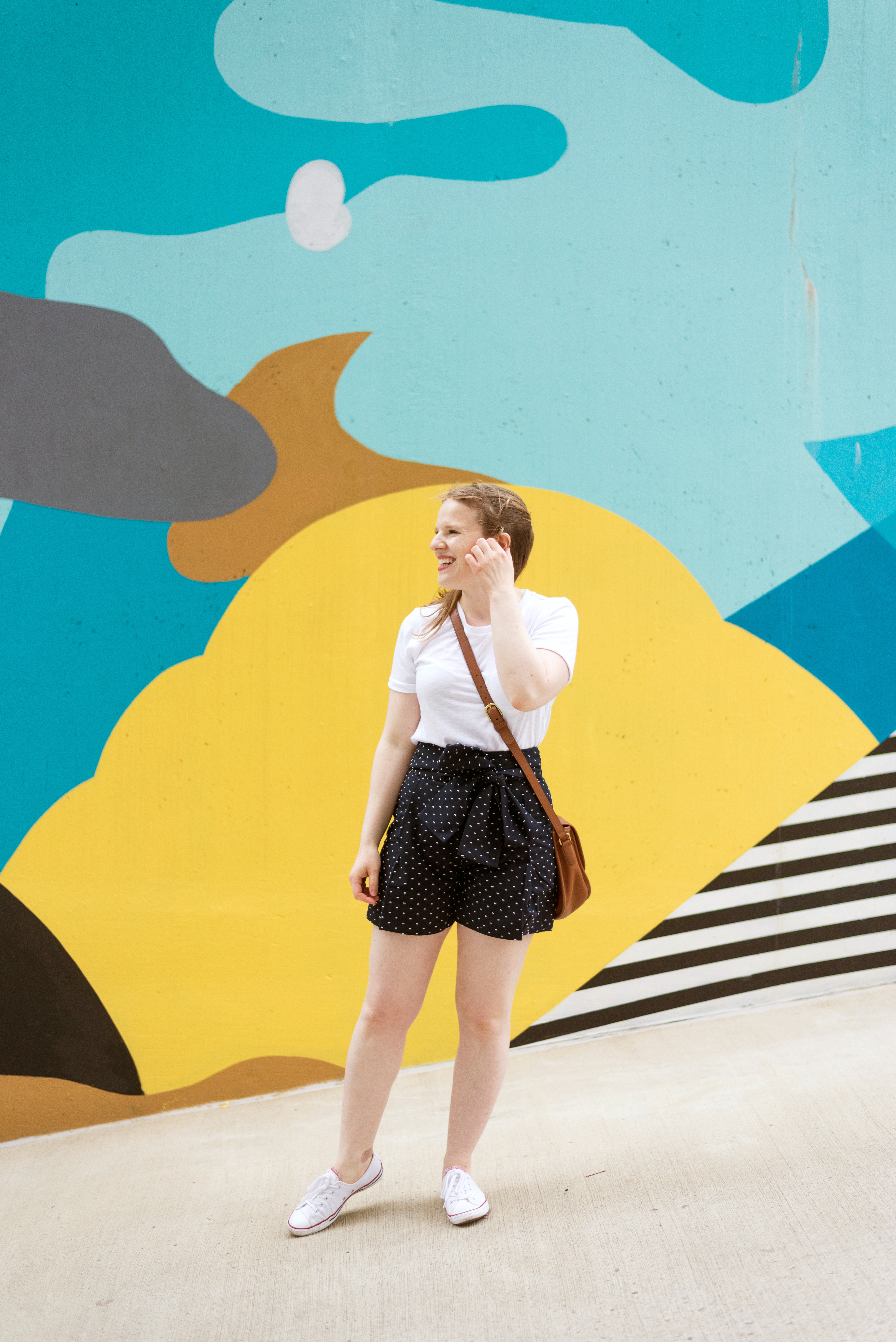 dc woman blogger wearing J Crew Factory tie waist dot shorts