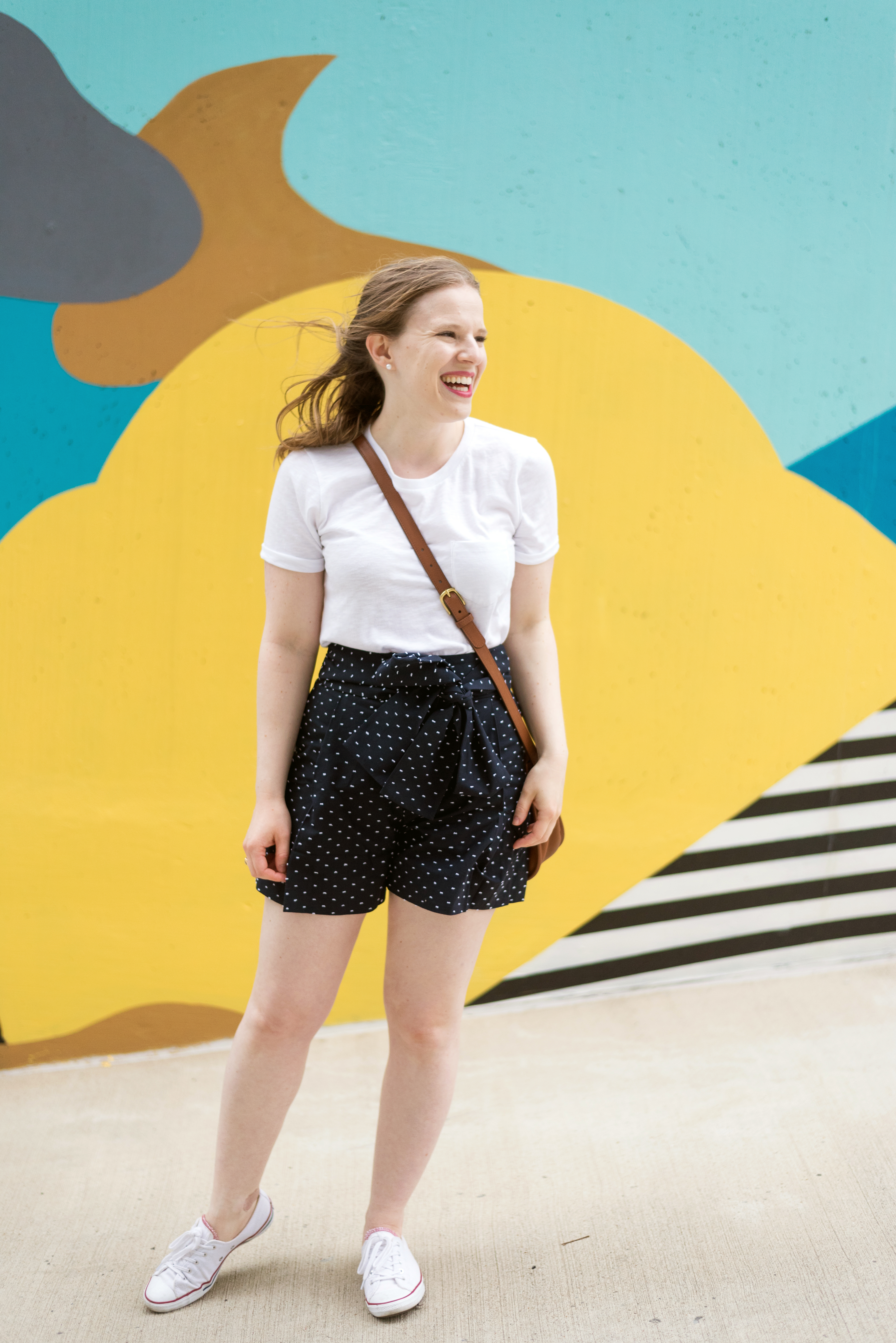 dc woman blogger wearing J Crew Factory tie waist dot shorts