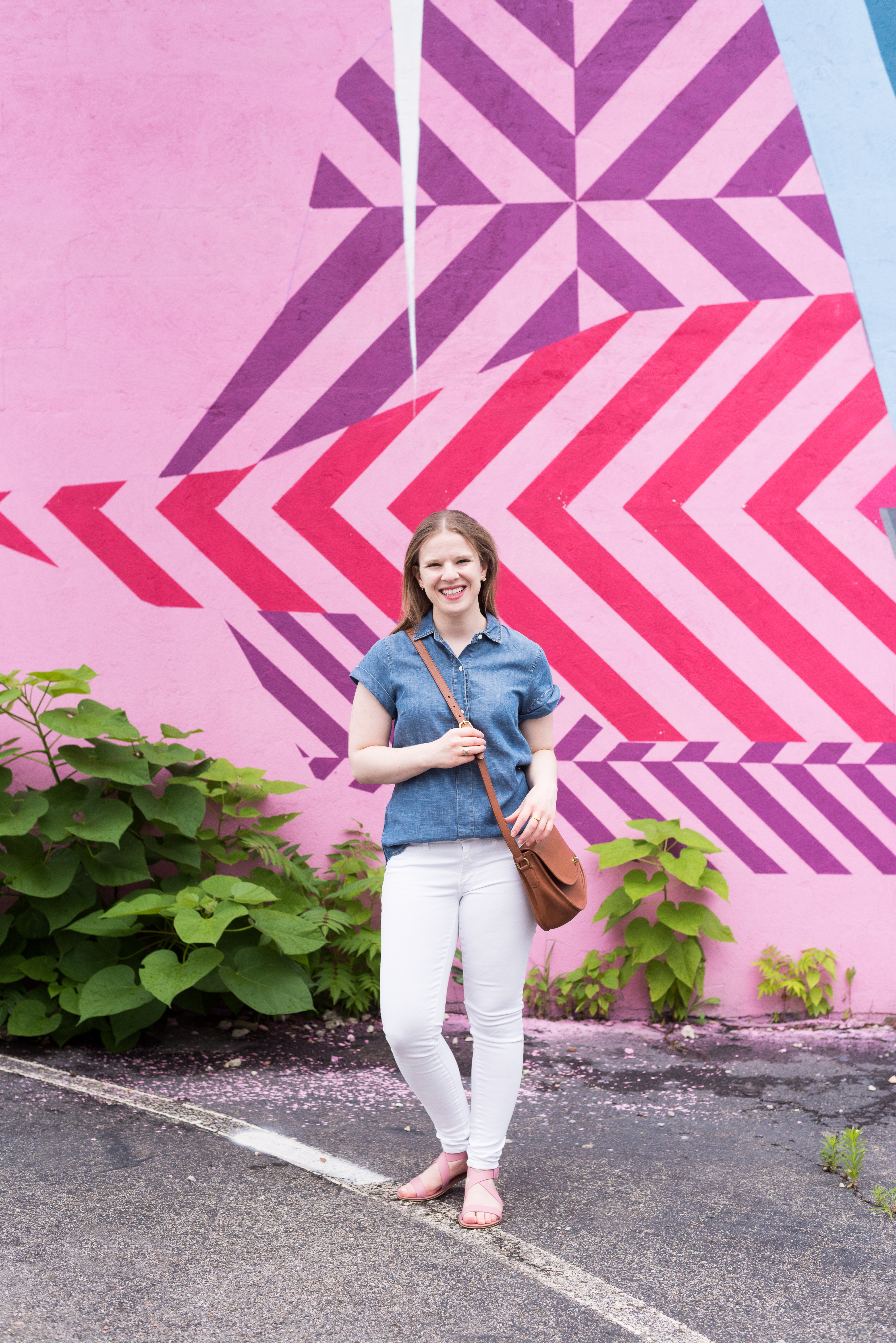 DC woman blogger wearing Aeo AE Denim X Jegging White