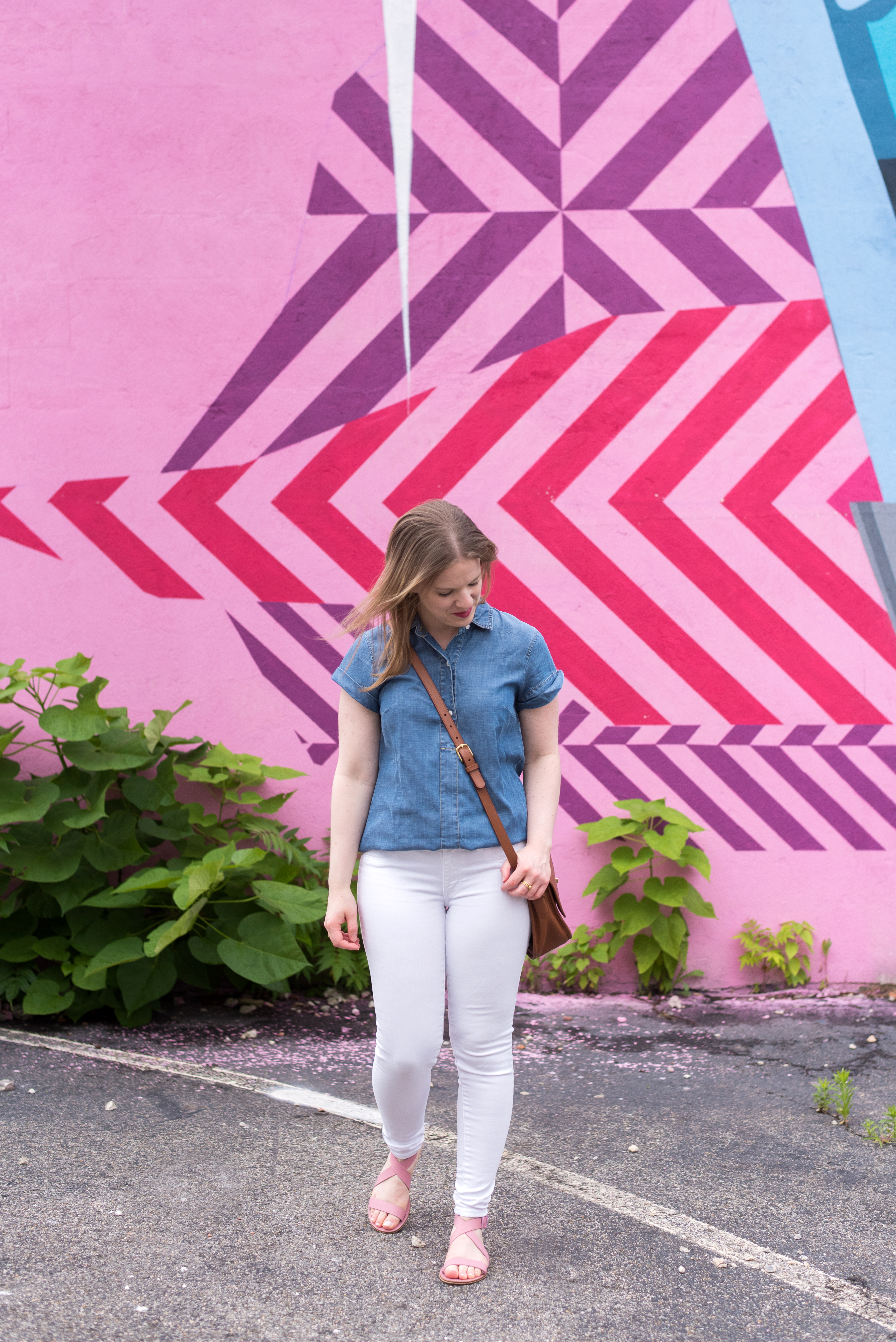 DC woman blogger wearing American Eagle Outfitters AE Denim X Jegging