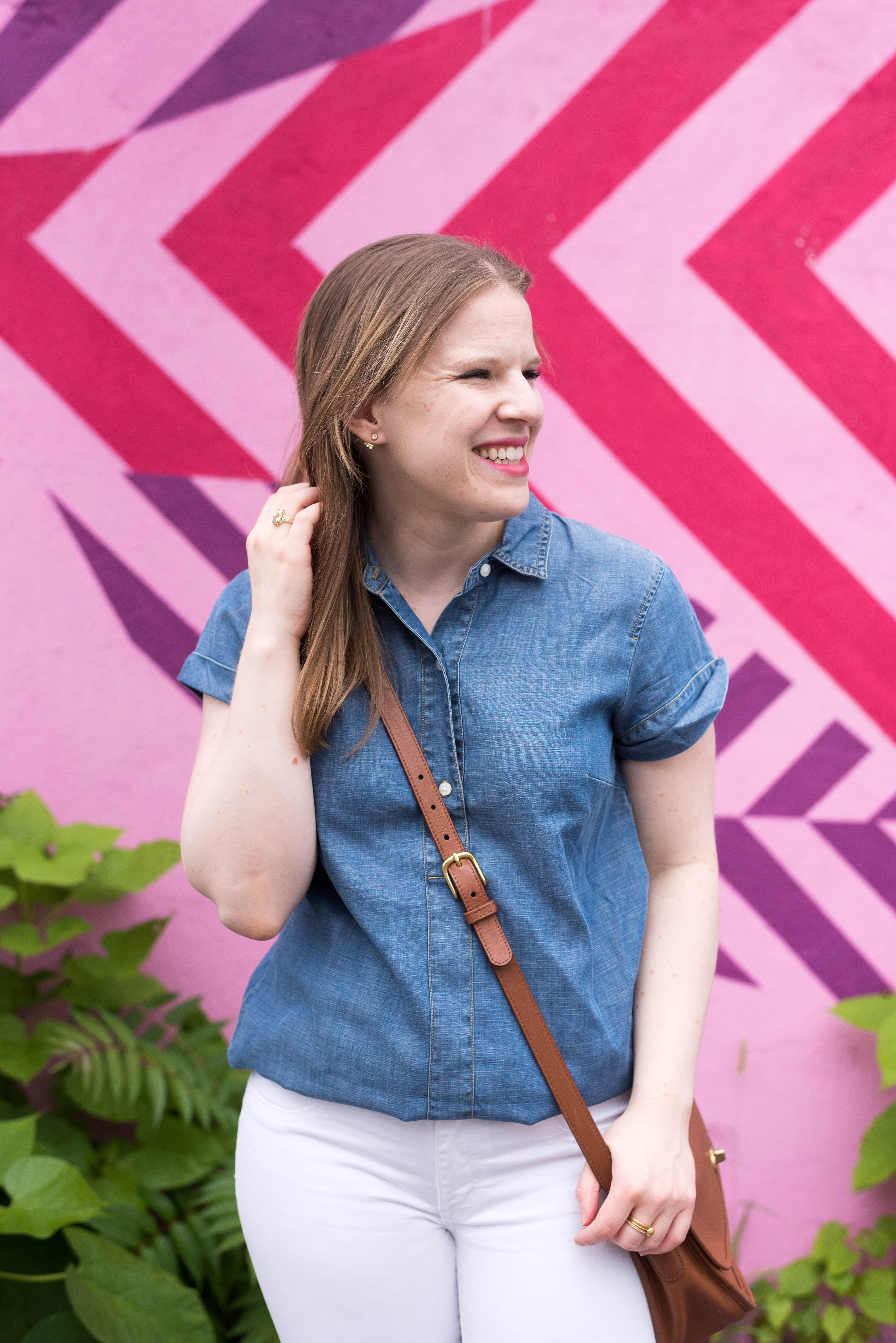 DC woman blogger wearing Chambray short-sleeve popover J.Crew Factory