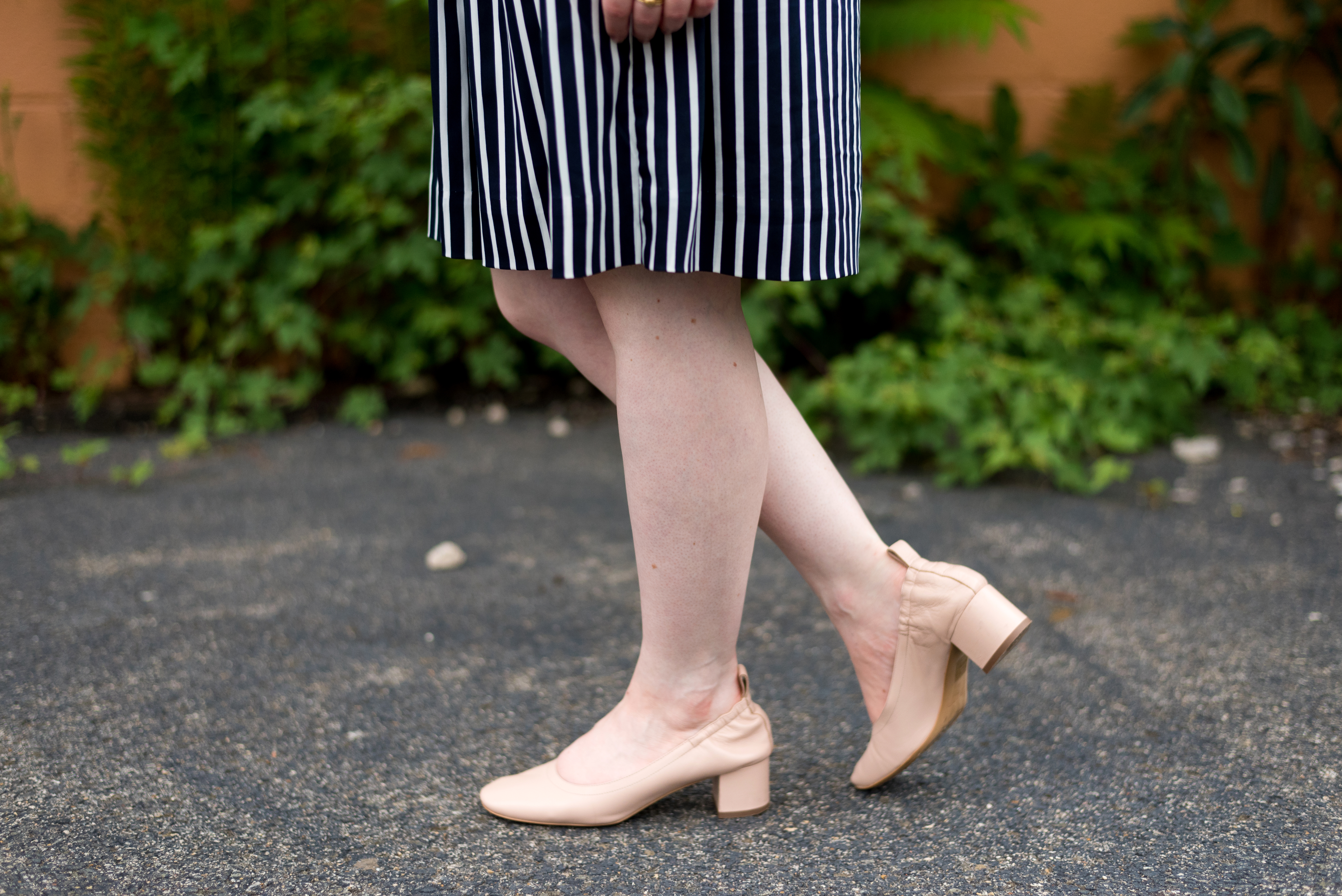 DC woman blogger wearing Everlane the Day Heel