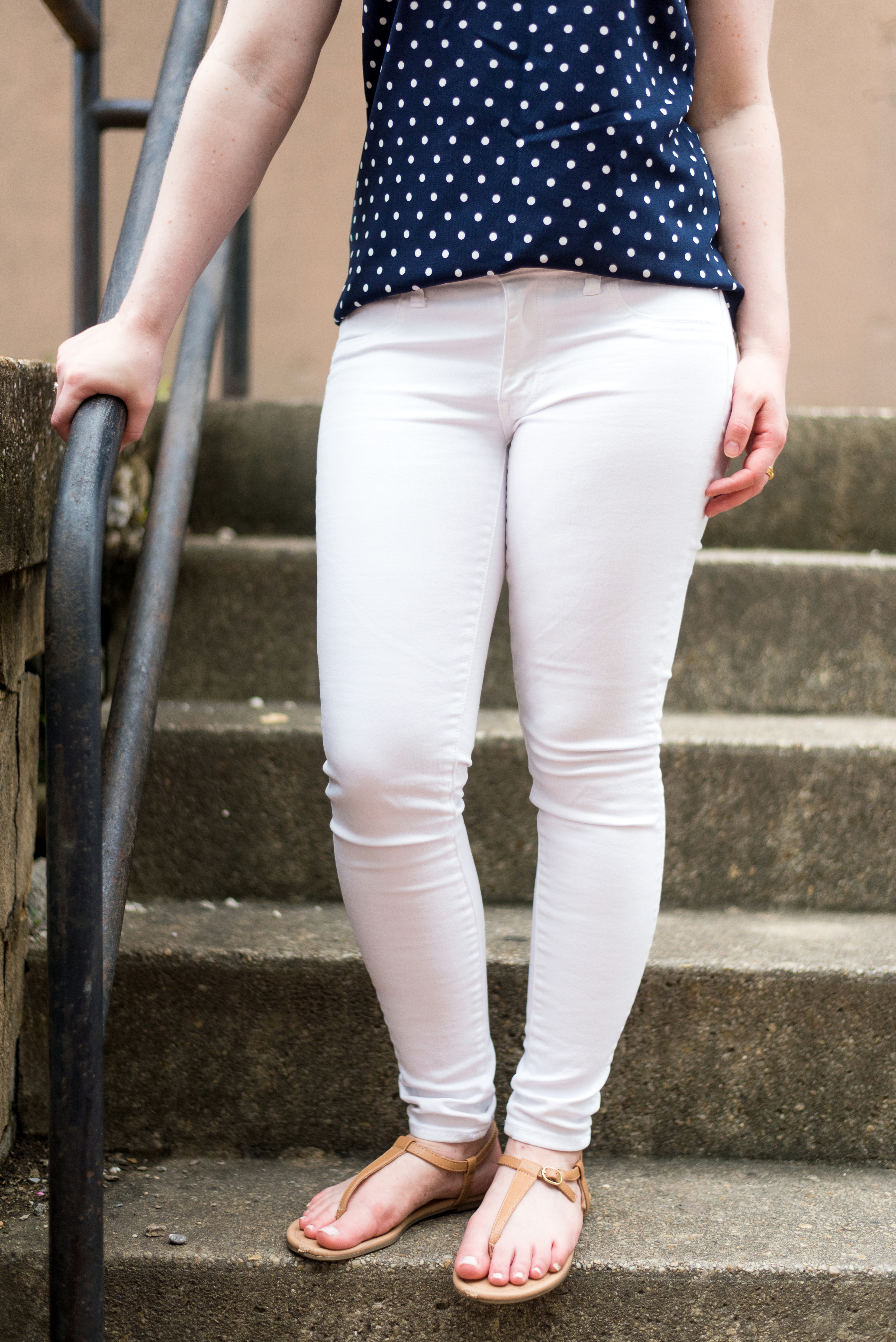 DC woman blogger wearing Aeo AE Denim X Jegging