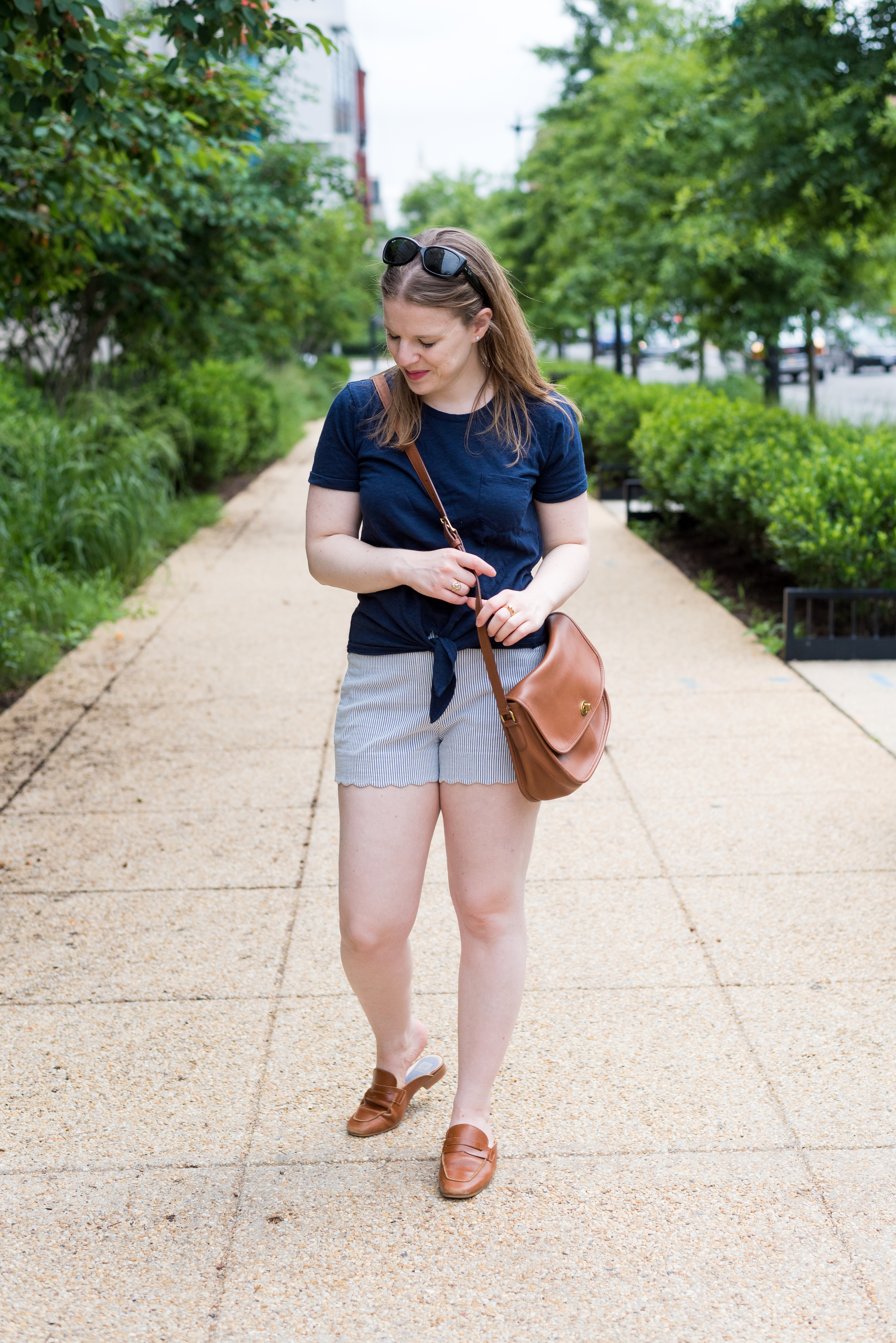 DC woman blogger wearing J.Crew Scallop Seersucker Shorts