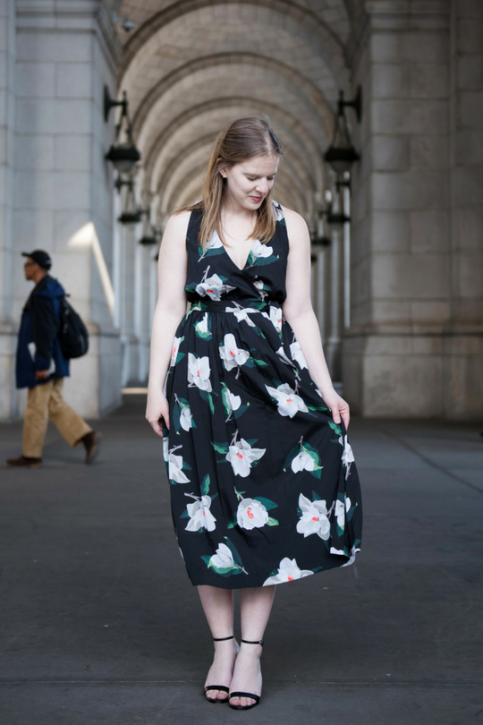 dc style blogger in summer black tie wedding guest dress, floral black midi dress and black single strap sandals