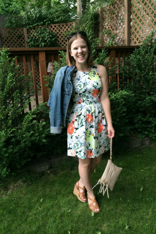 dc style blogger in summer casual wedding guest dress, fit and flare floral dress and jean jacket