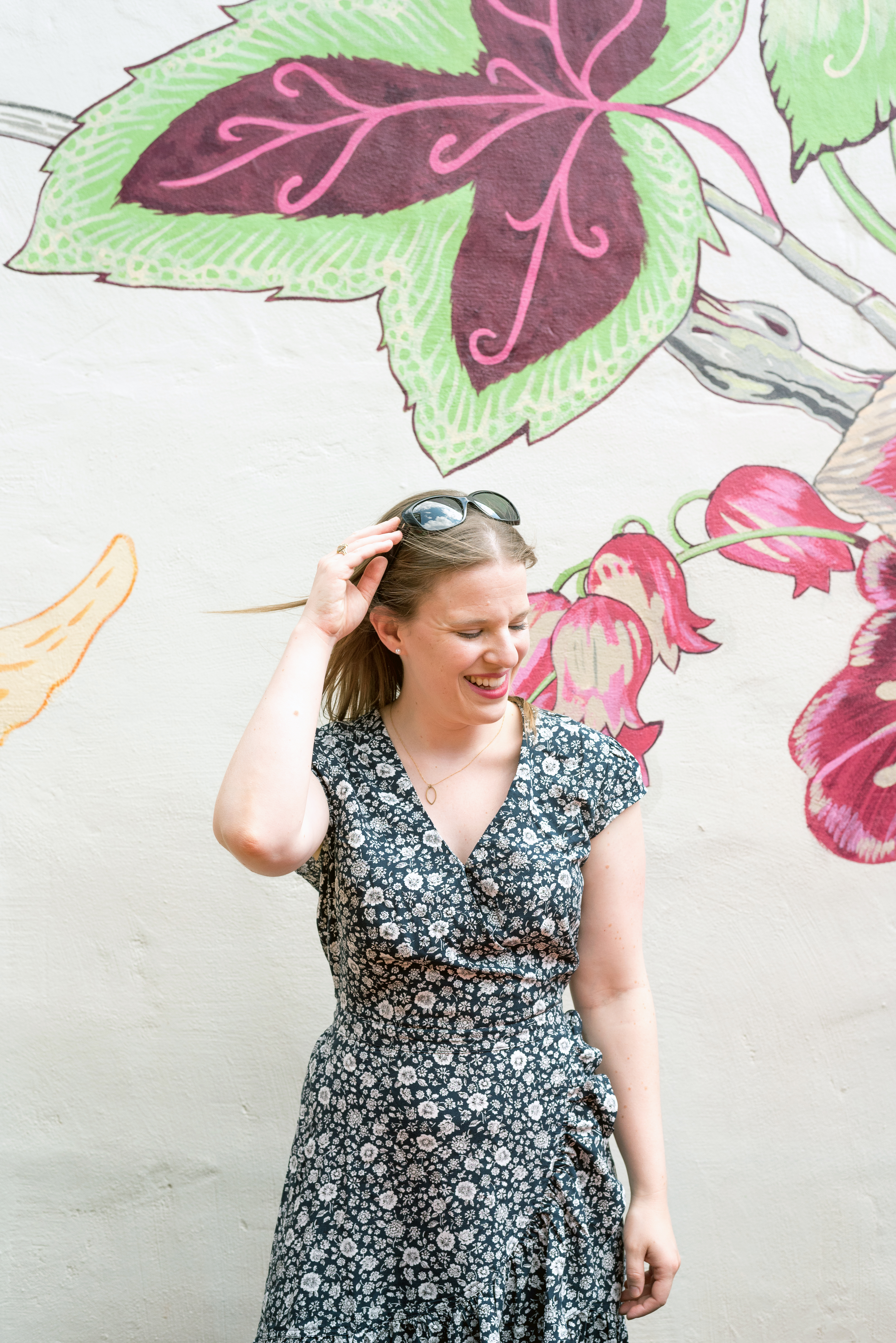 DC woman blogger wearing J.Crew Mercantile faux-wrap mini dress in blossom in navy ivory