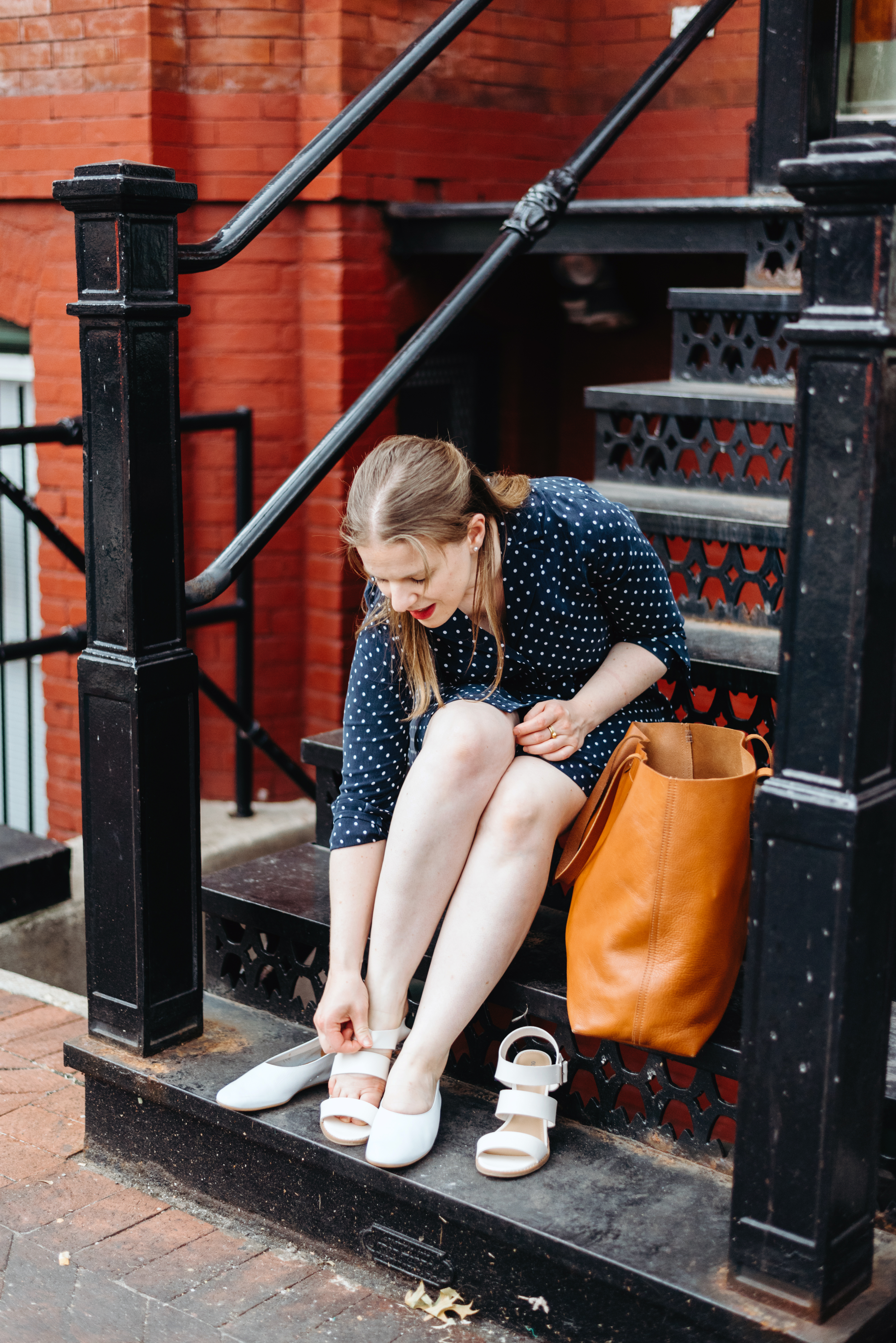 DC woman blogger wearing Everlane the Polka Dot Shirt Dress