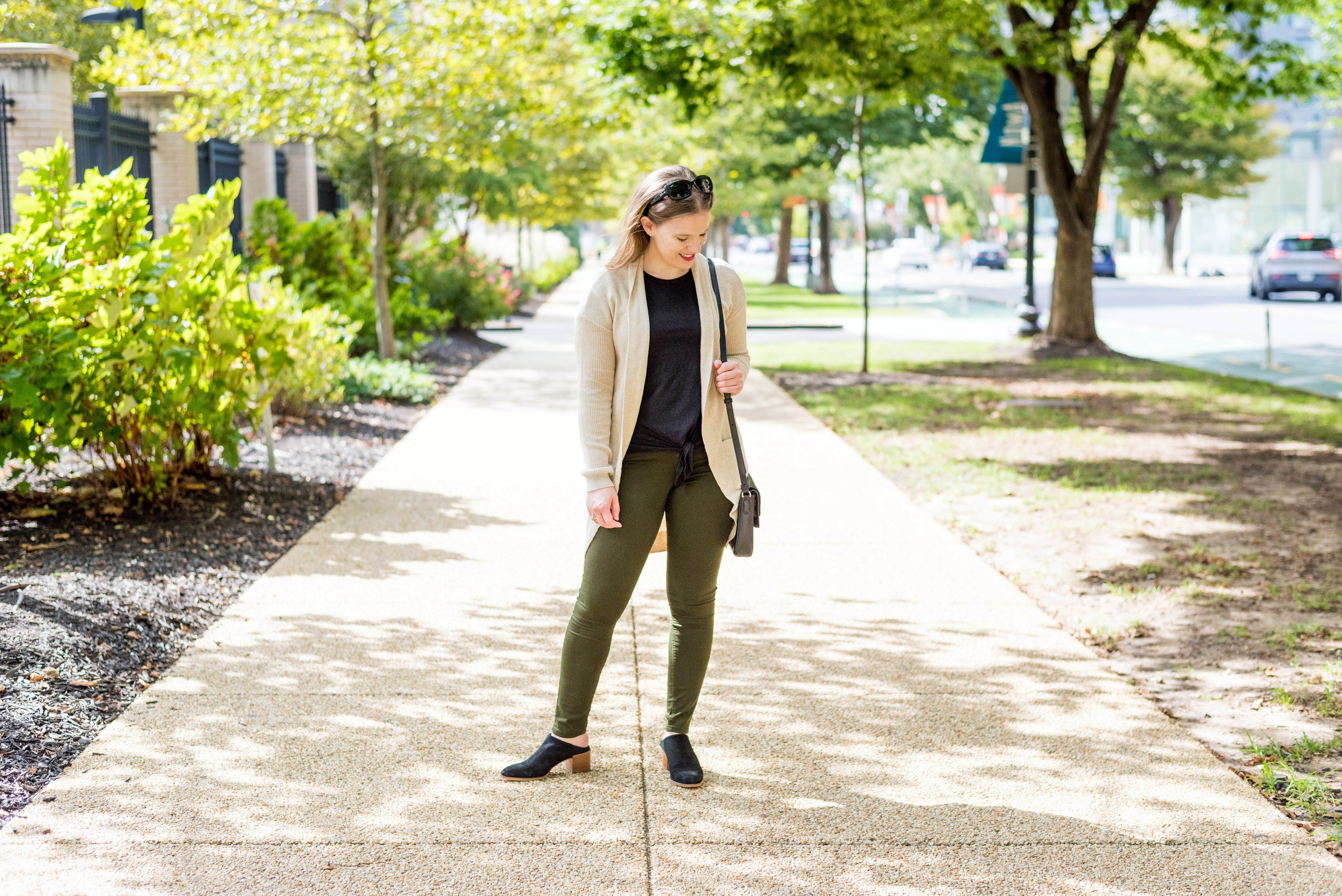 DC woman blogger wearing BP. Stitch Curve Hem Cardigan