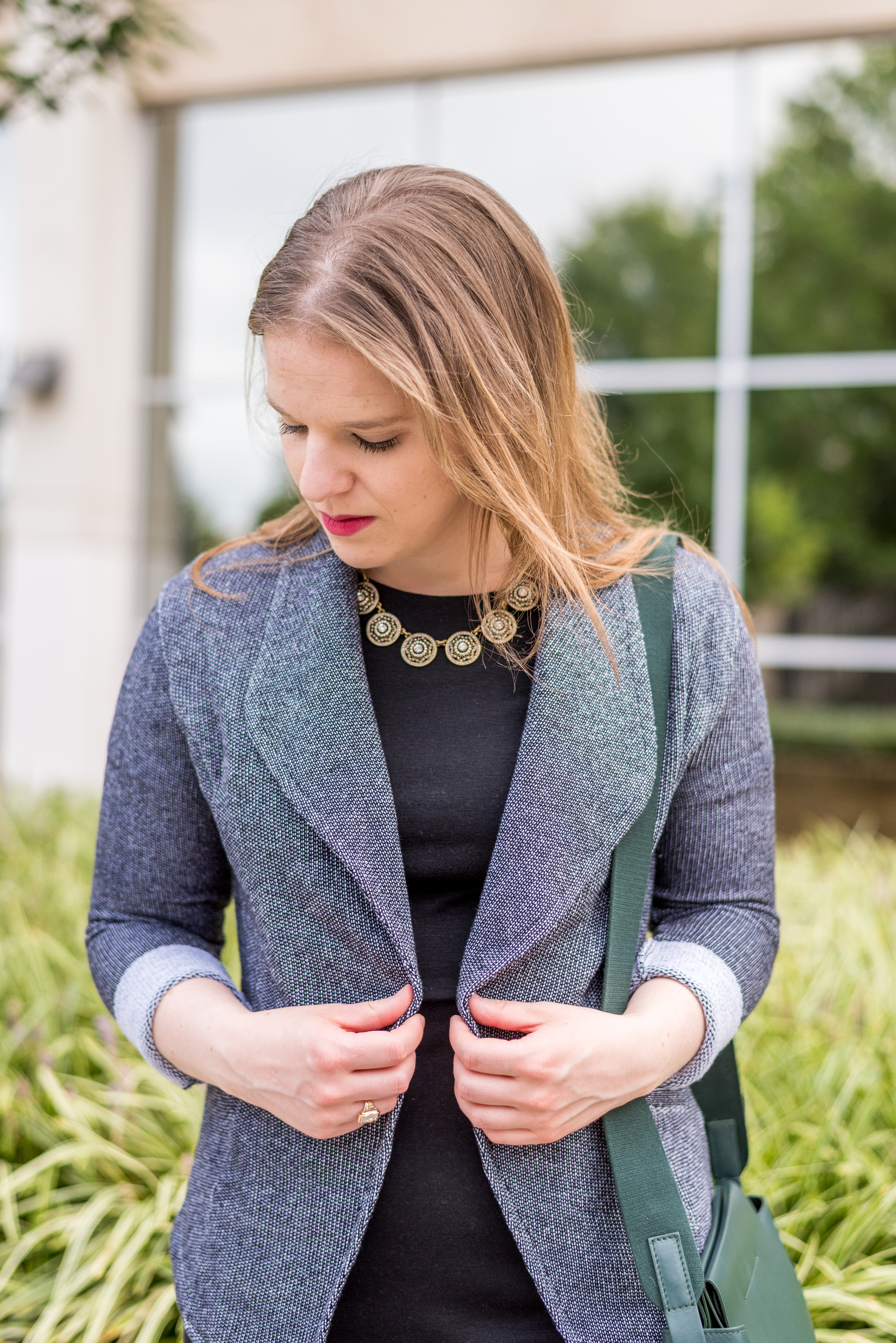 DC woman blogger wearing Caslon knit blazer