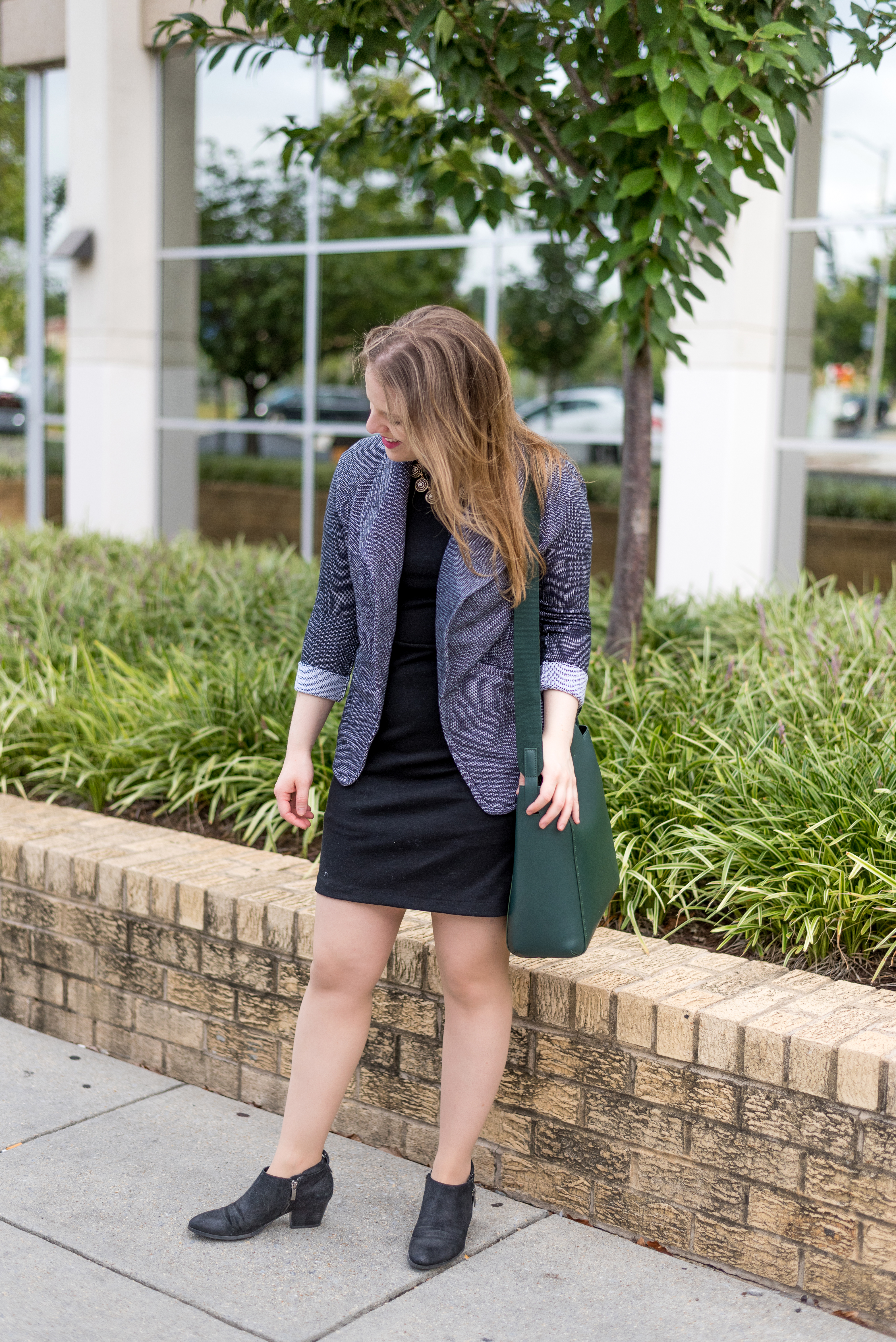 DC woman blogger wearing Old Navy ponte knit sheath dress