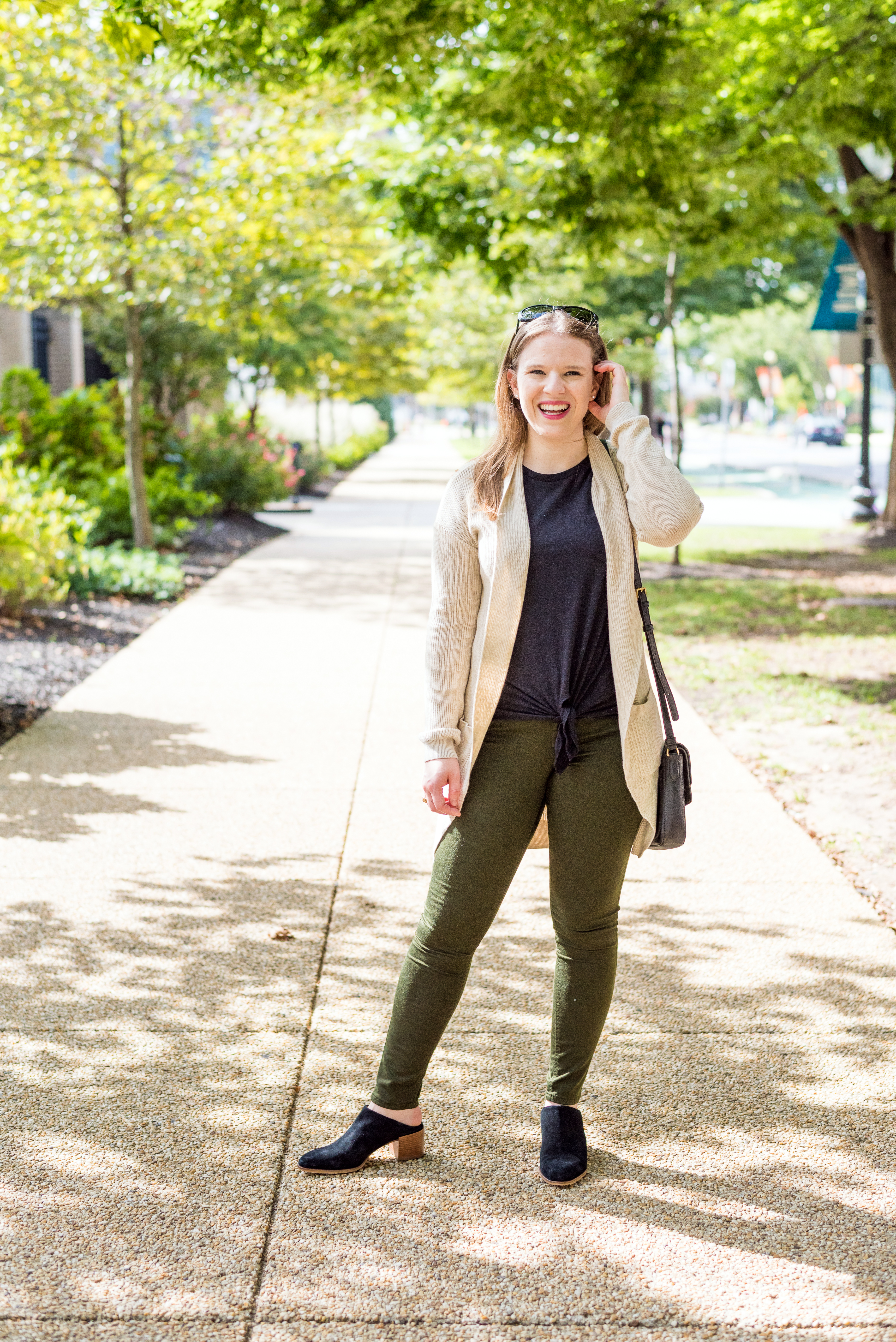dc woman blogger wearing Sateen rockstar jeans mid-rise Old Navy