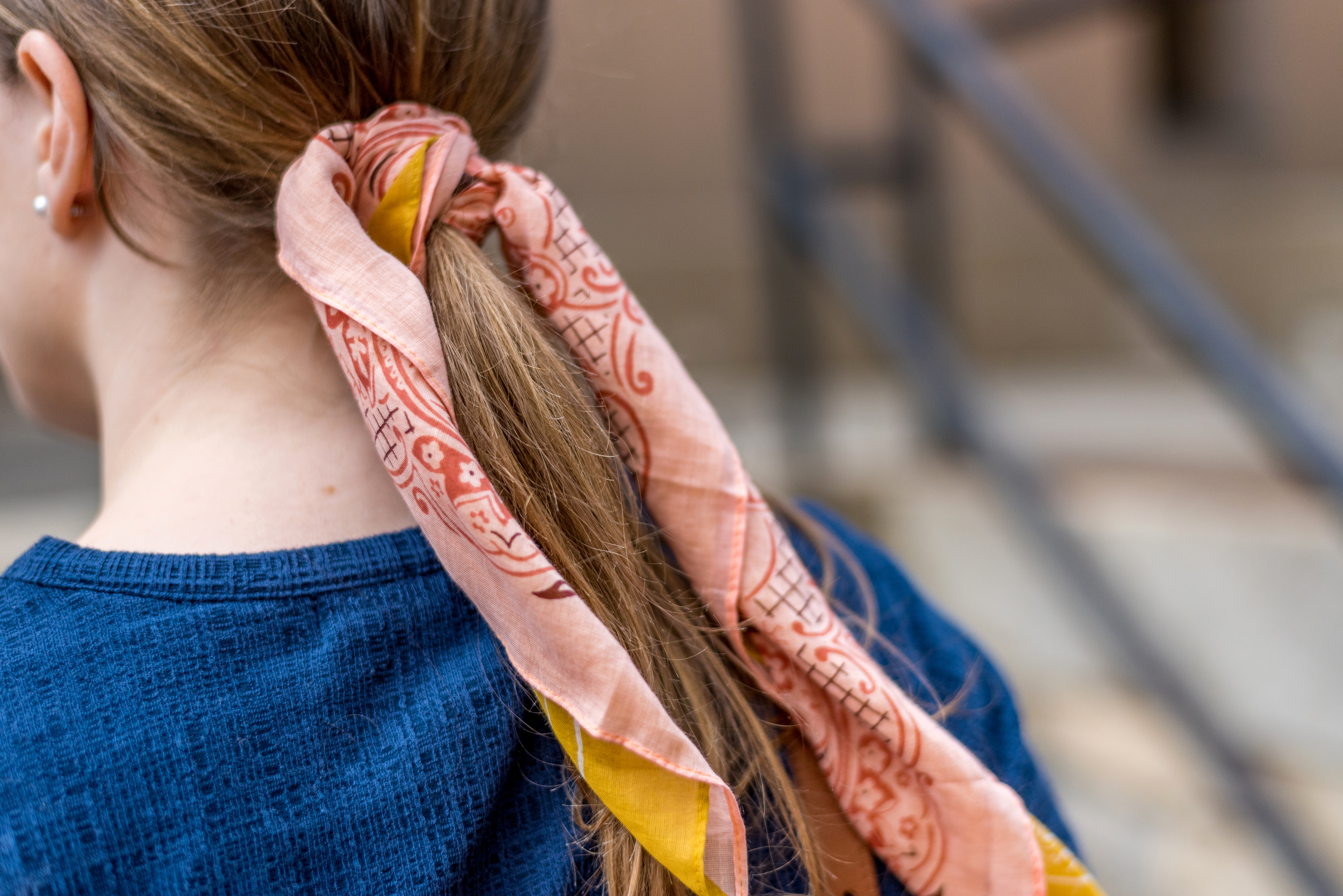 DC woman blogger wearing Madewell bandana