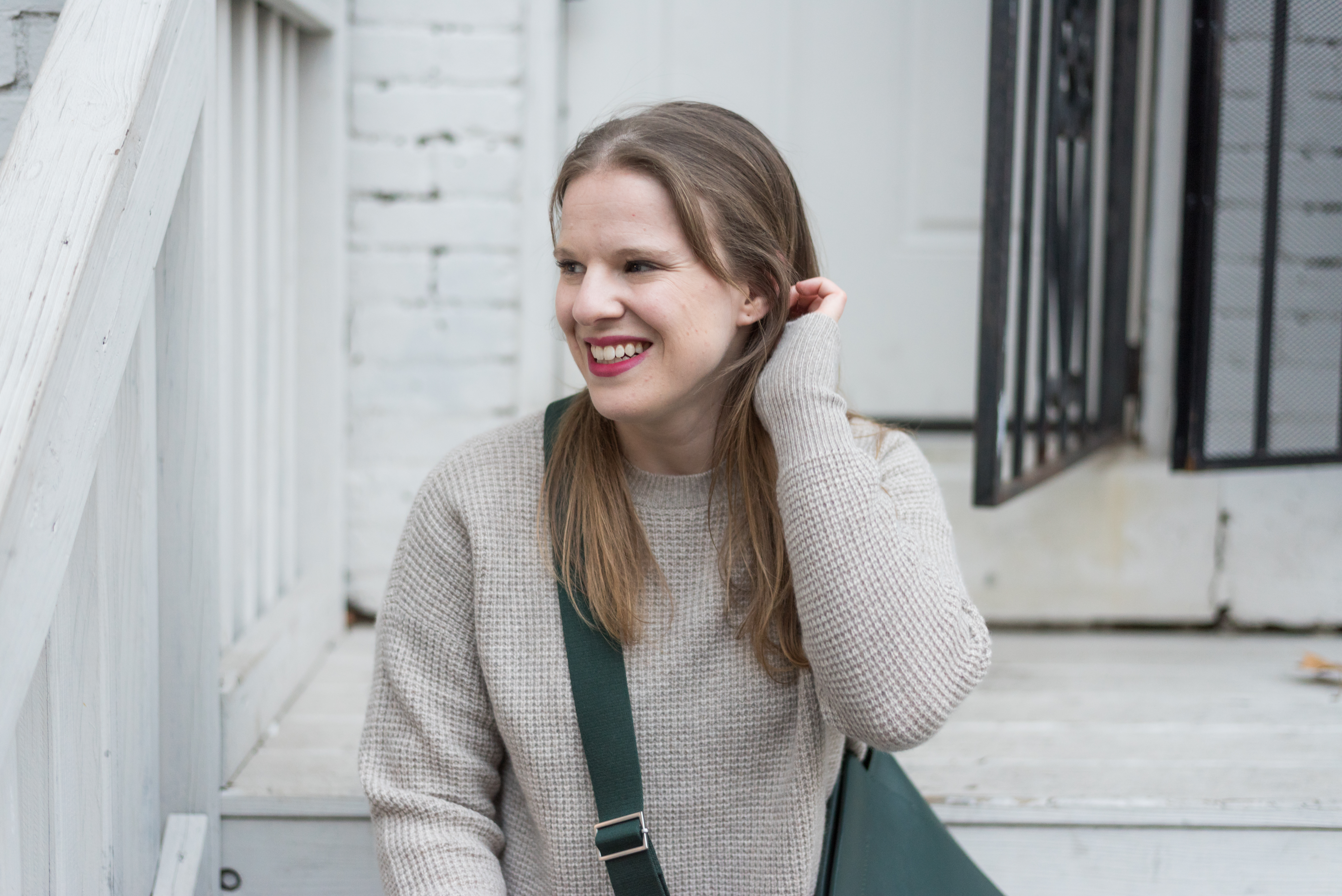 DC woman blogger wearing Everlane The Cashmere Waffle Square Crew