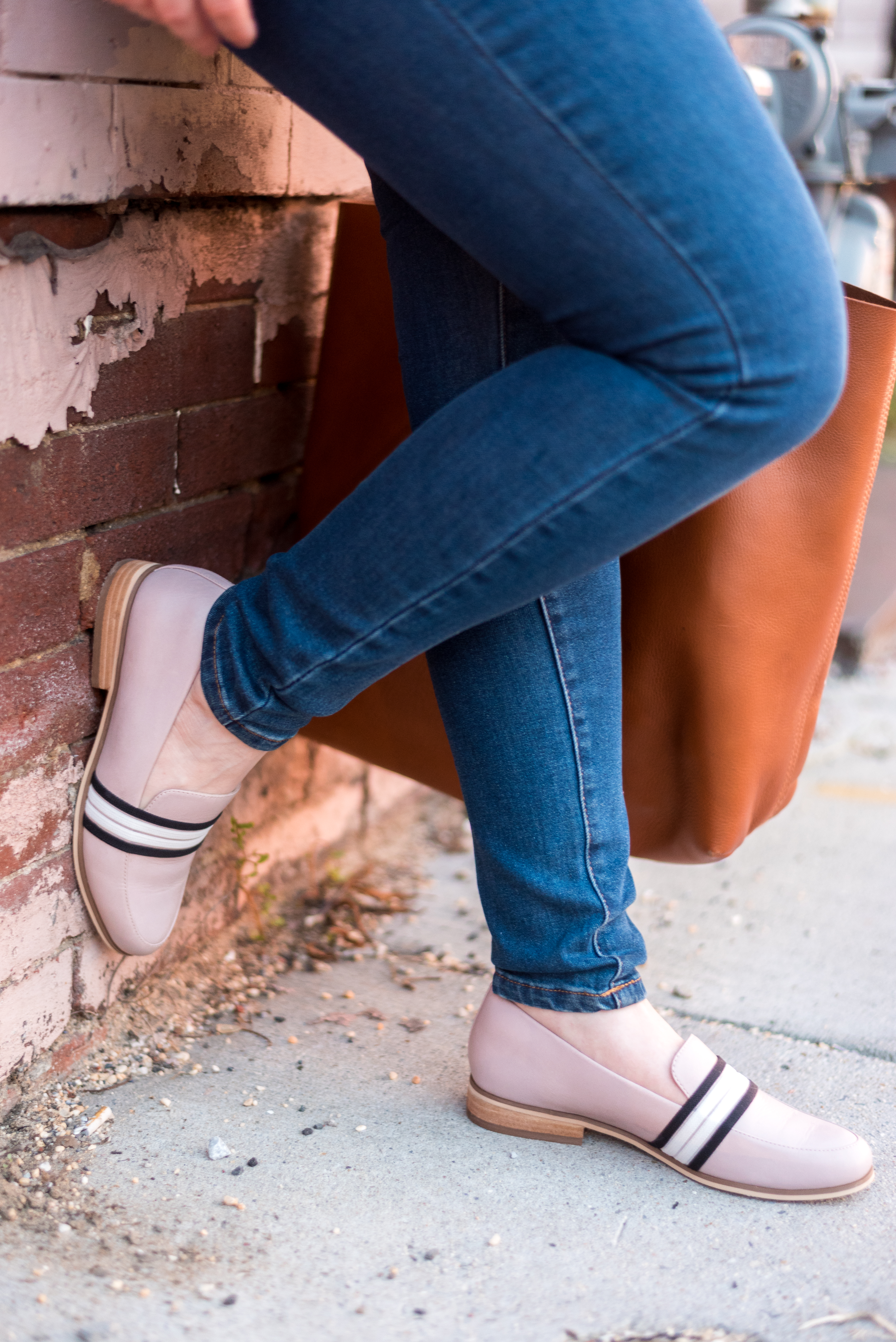 DC woman blogger wearing Dr. Scholl's Original Collection Everett Band Loafer