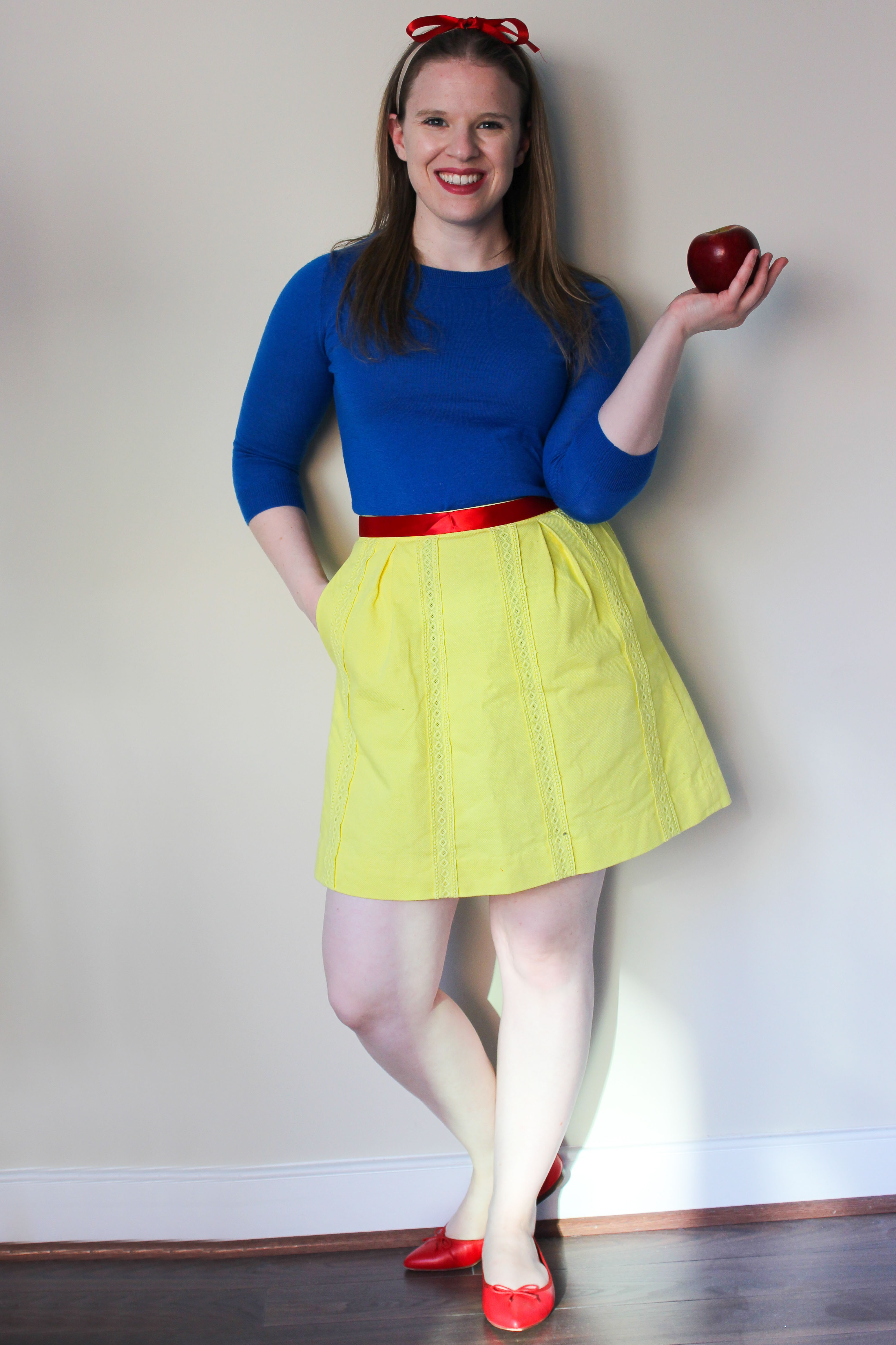 dc woman blogger wearing snow white easy halloween costume