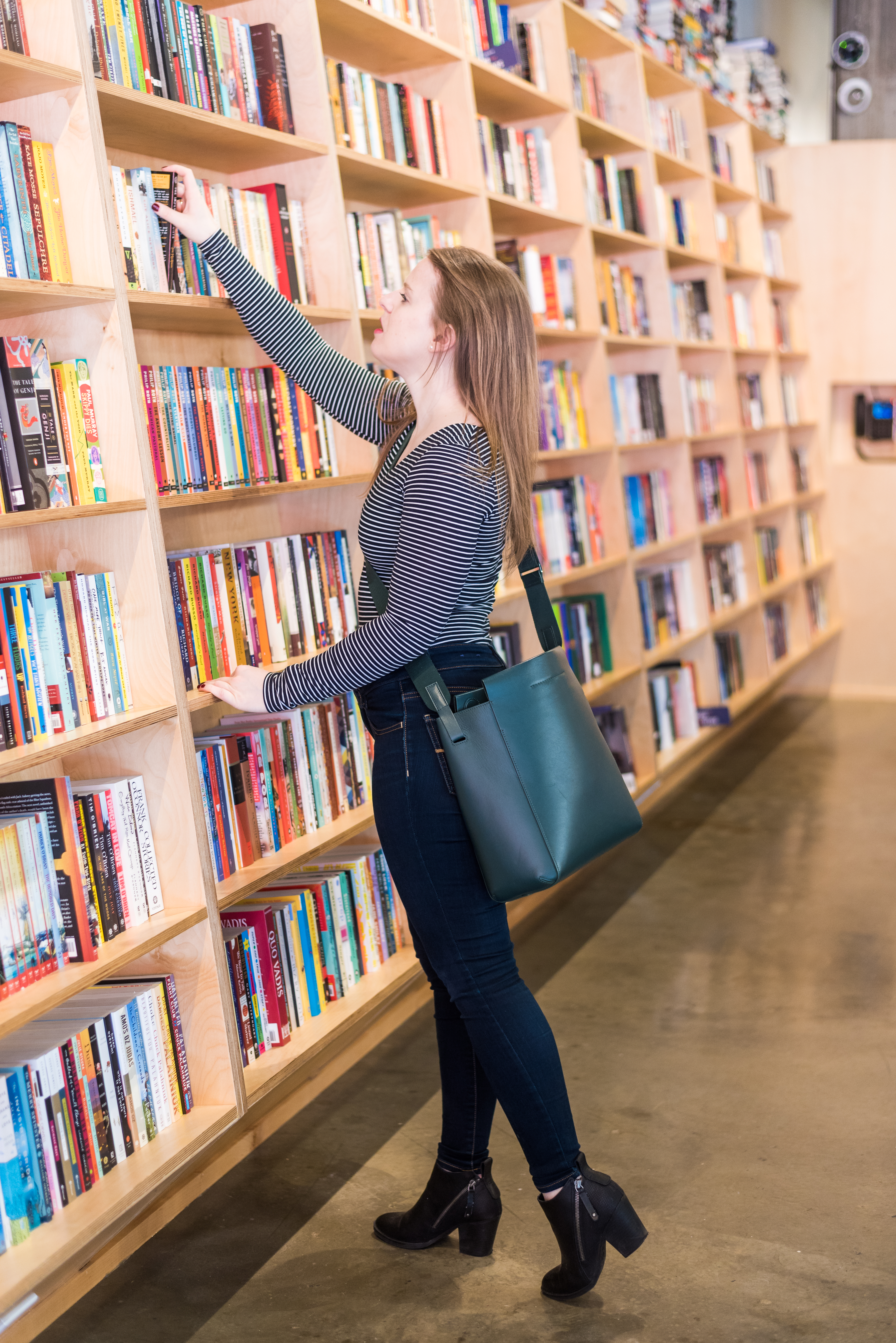 DC woman blogger wearing Everlane The V Long-Sleeve Bodysuit