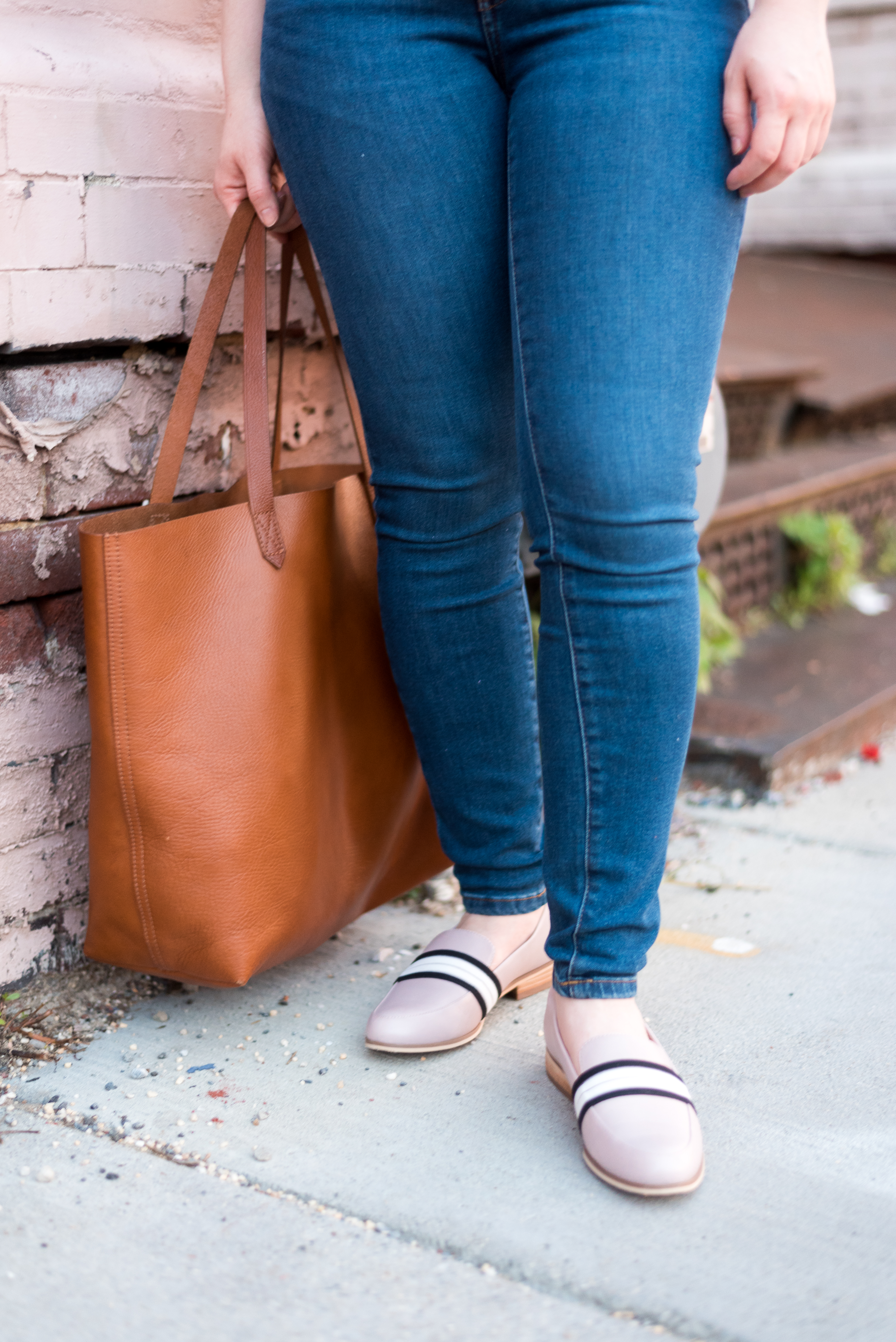 DC woman blogger wearing Dr. Scholl's Original Collection Everett Band Loafer