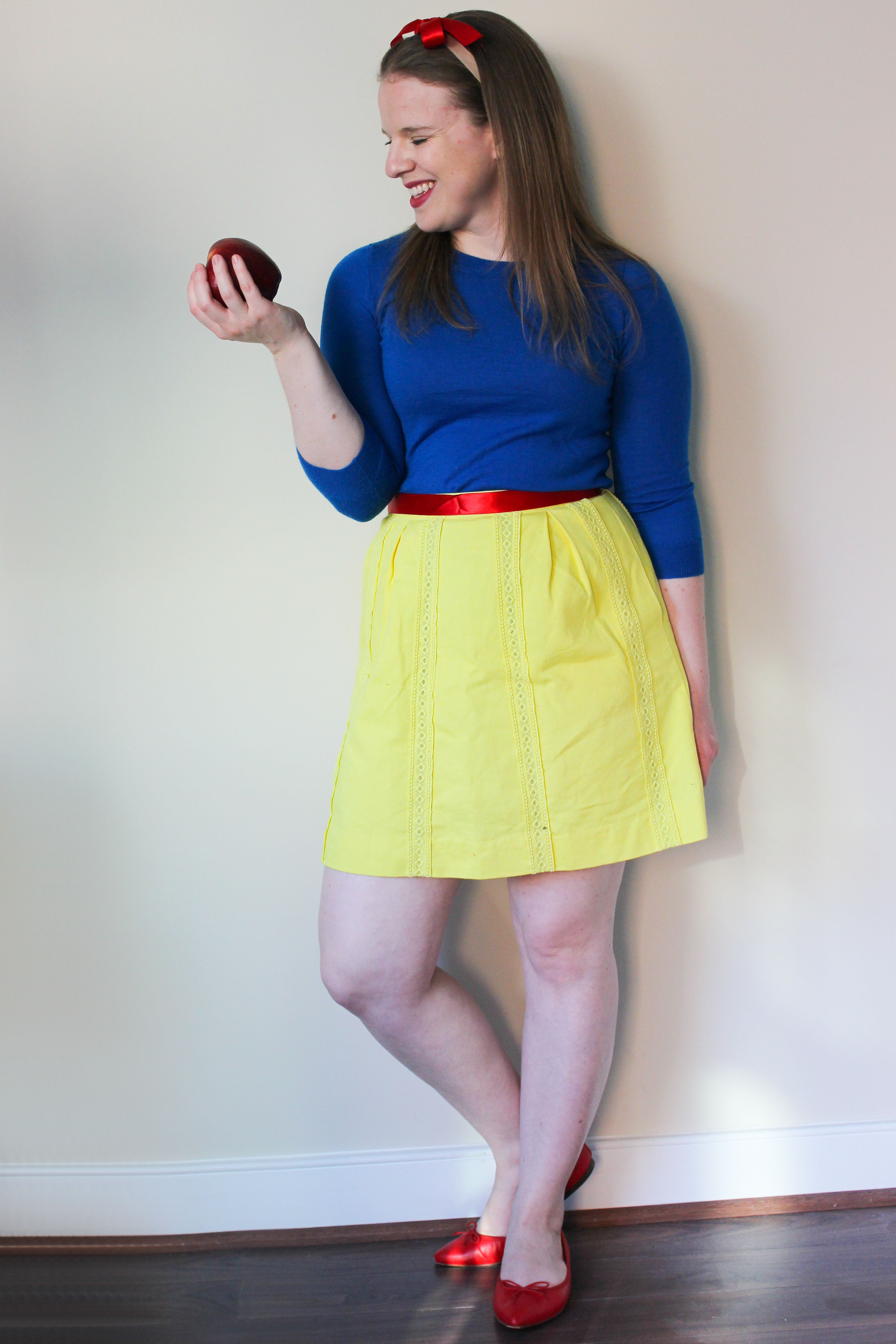 dc woman blogger wearing snow white last minute halloween costume